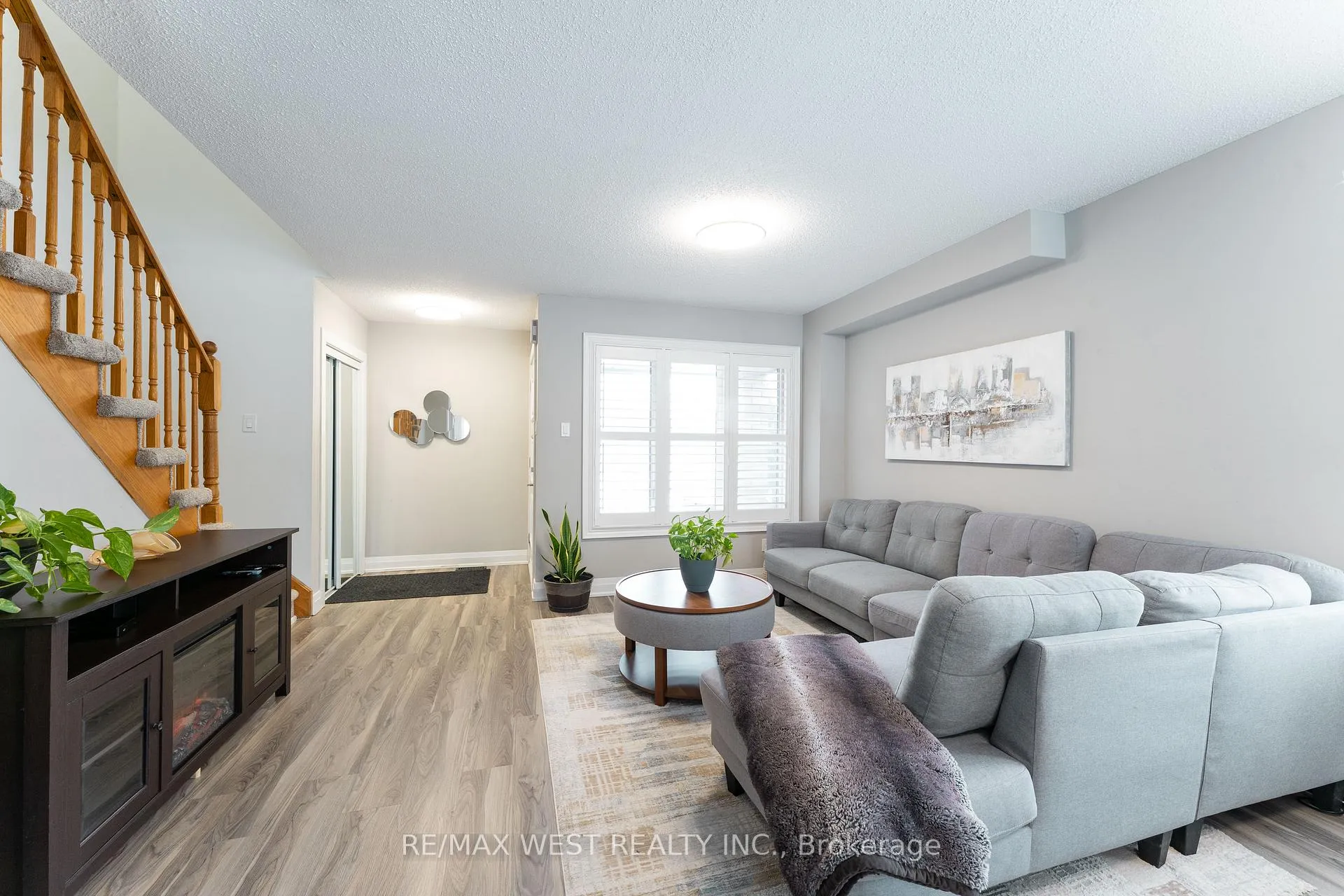 Photo 12 of 1977 Pine Grove Avenue, Pickering, Highbush — HOMEH