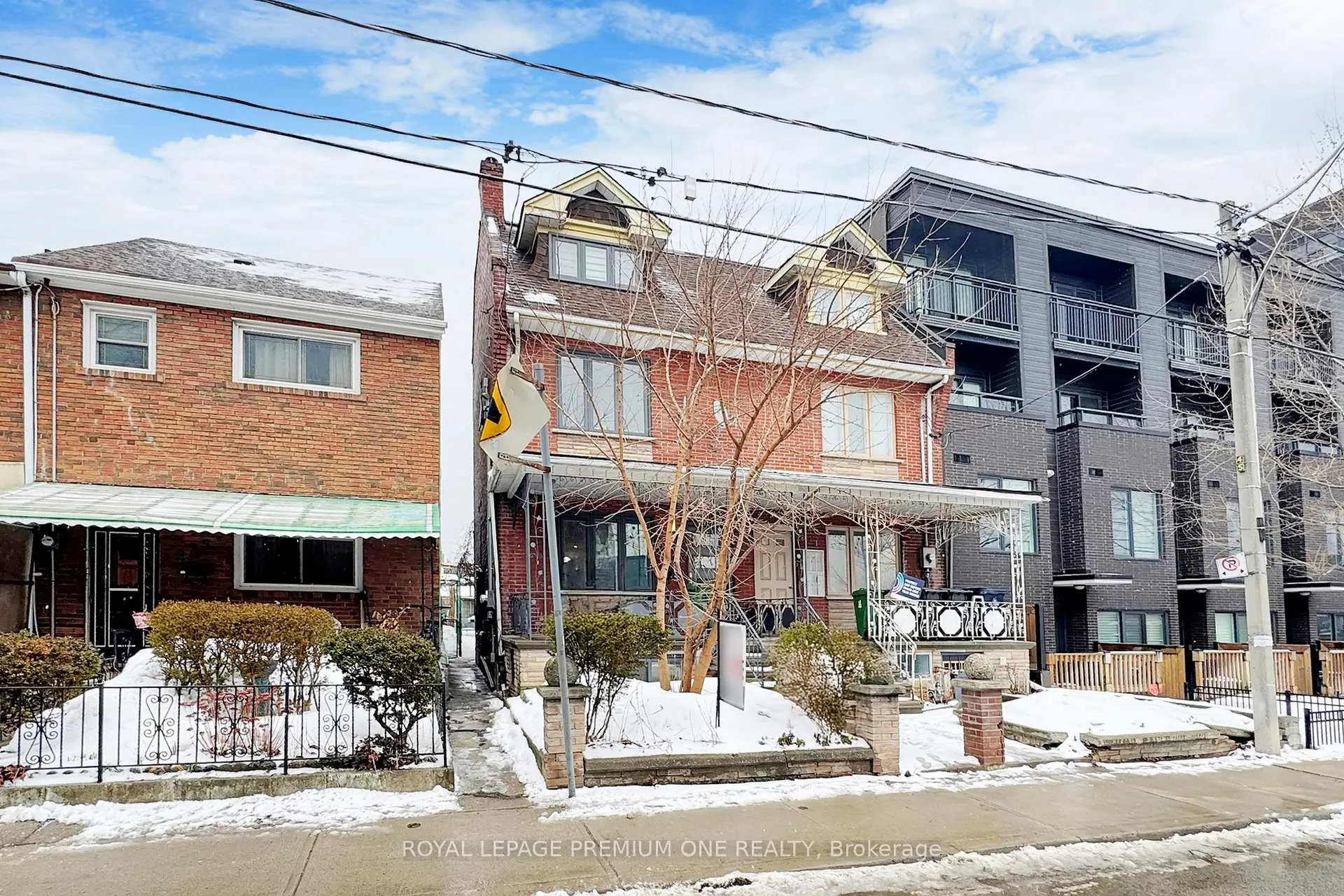 Photo 3 of 223 Manning Avenue, Toronto, Trinity-Bellwoods — HOMEH