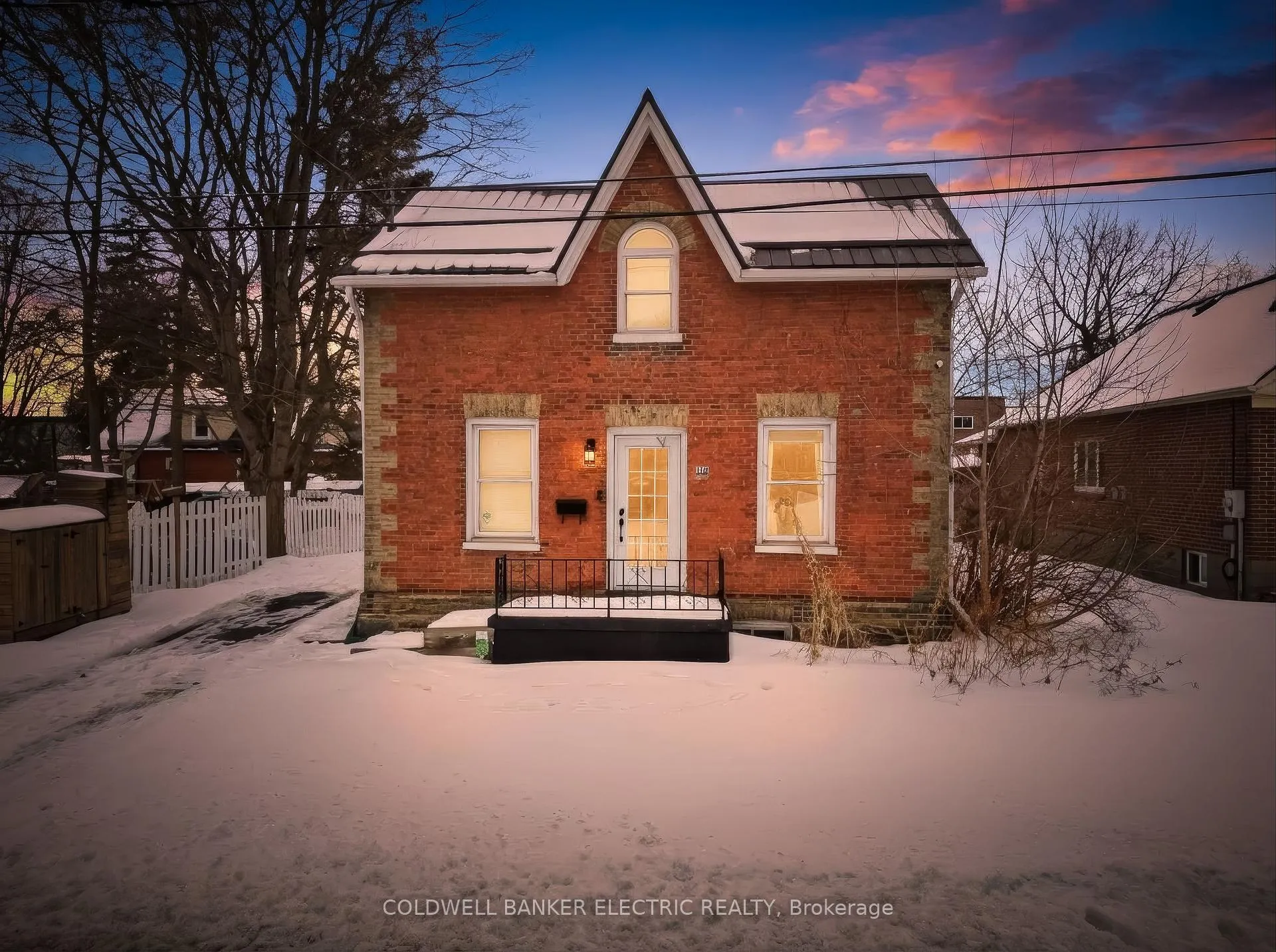 Photo 1 of 118 Cedar Street, Whitby, Downtown Whitby — HOMEH
