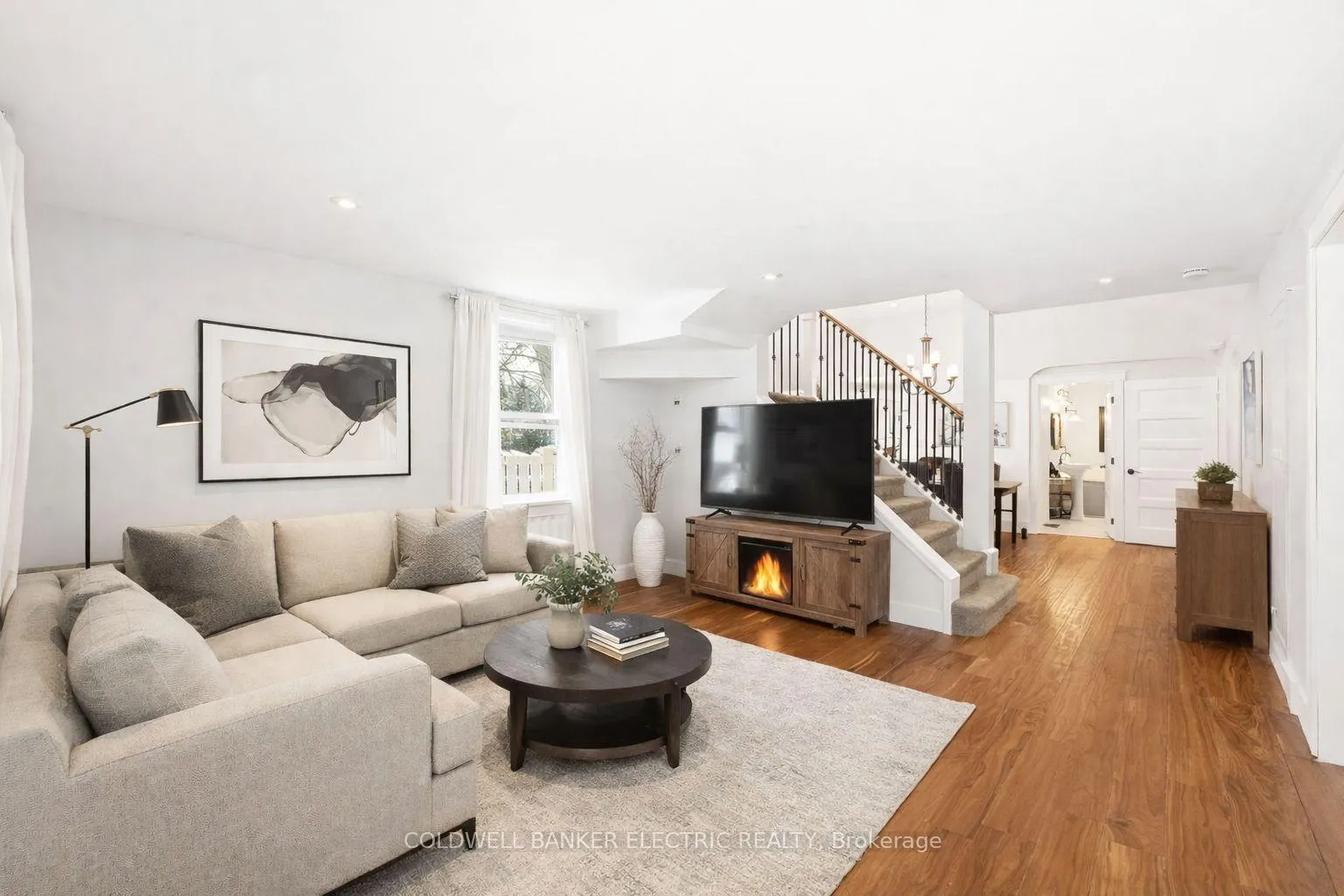 Photo 4 of 118 Cedar Street, Whitby, Downtown Whitby — HOMEH