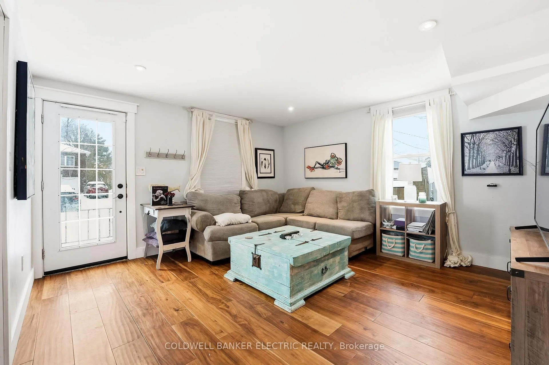 Photo 5 of 118 Cedar Street, Whitby, Downtown Whitby — HOMEH