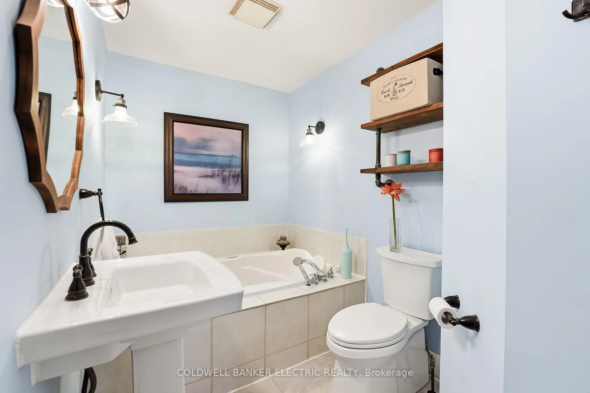 Photo 19 of 118 Cedar Street, Whitby, Downtown Whitby — HOMEH