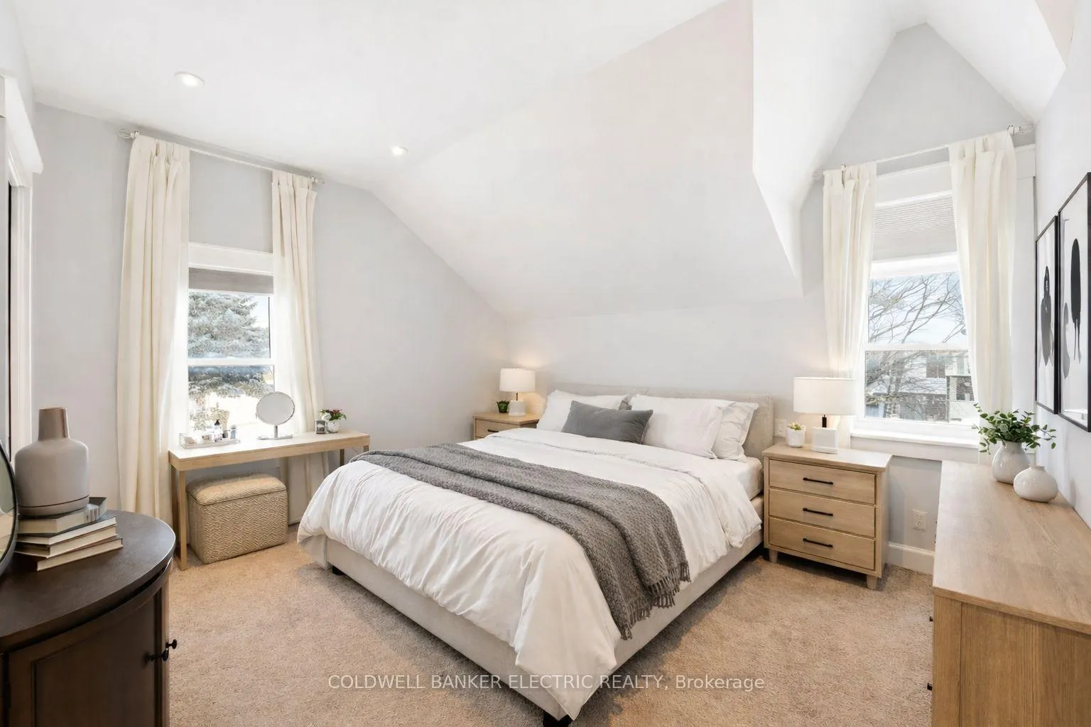 Photo 22 of 118 Cedar Street, Whitby, Downtown Whitby — HOMEH