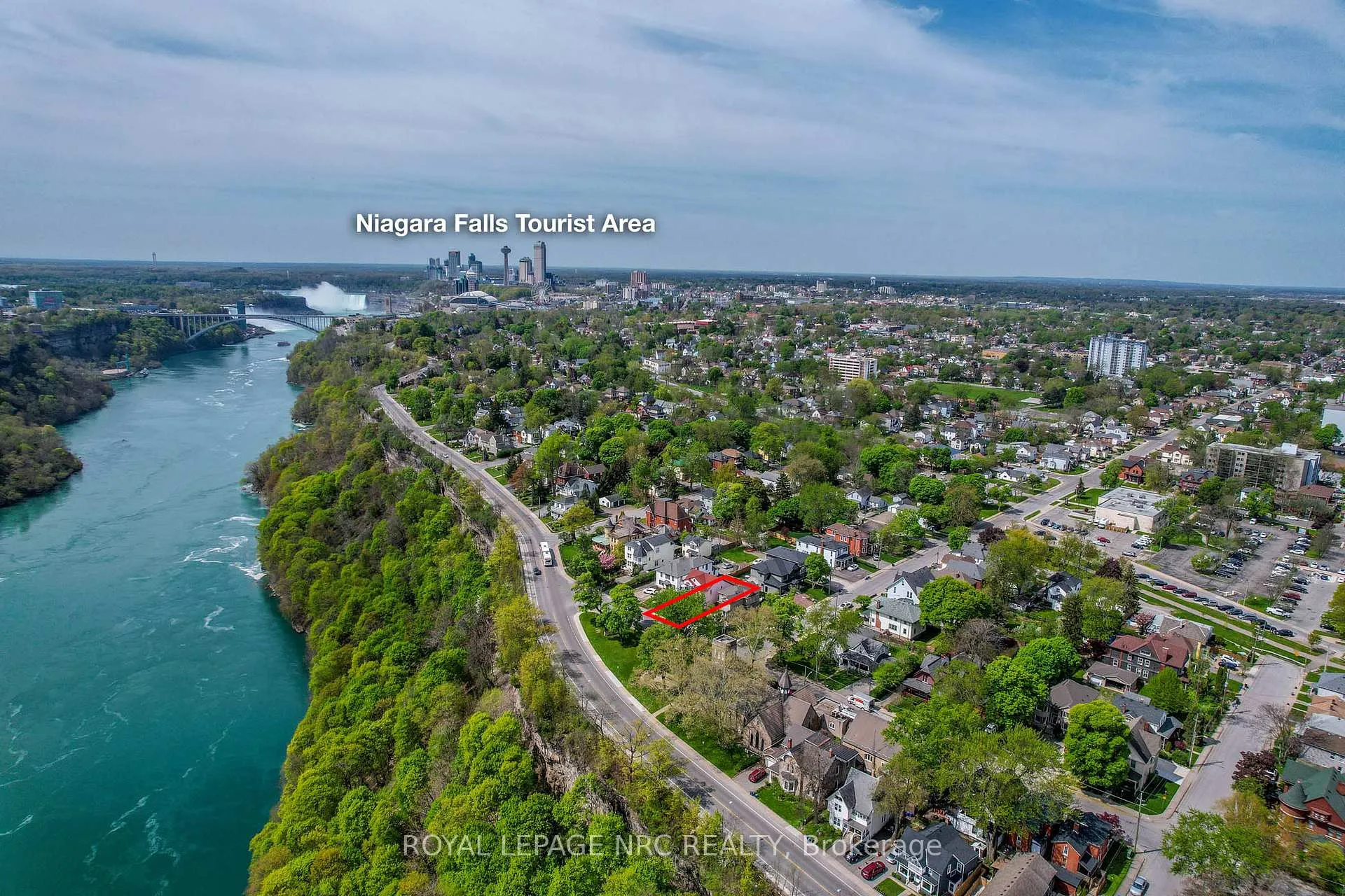 Photo 2 of 4807 Zimmerman Avenue, Niagara Falls, Downtown — HOMEH