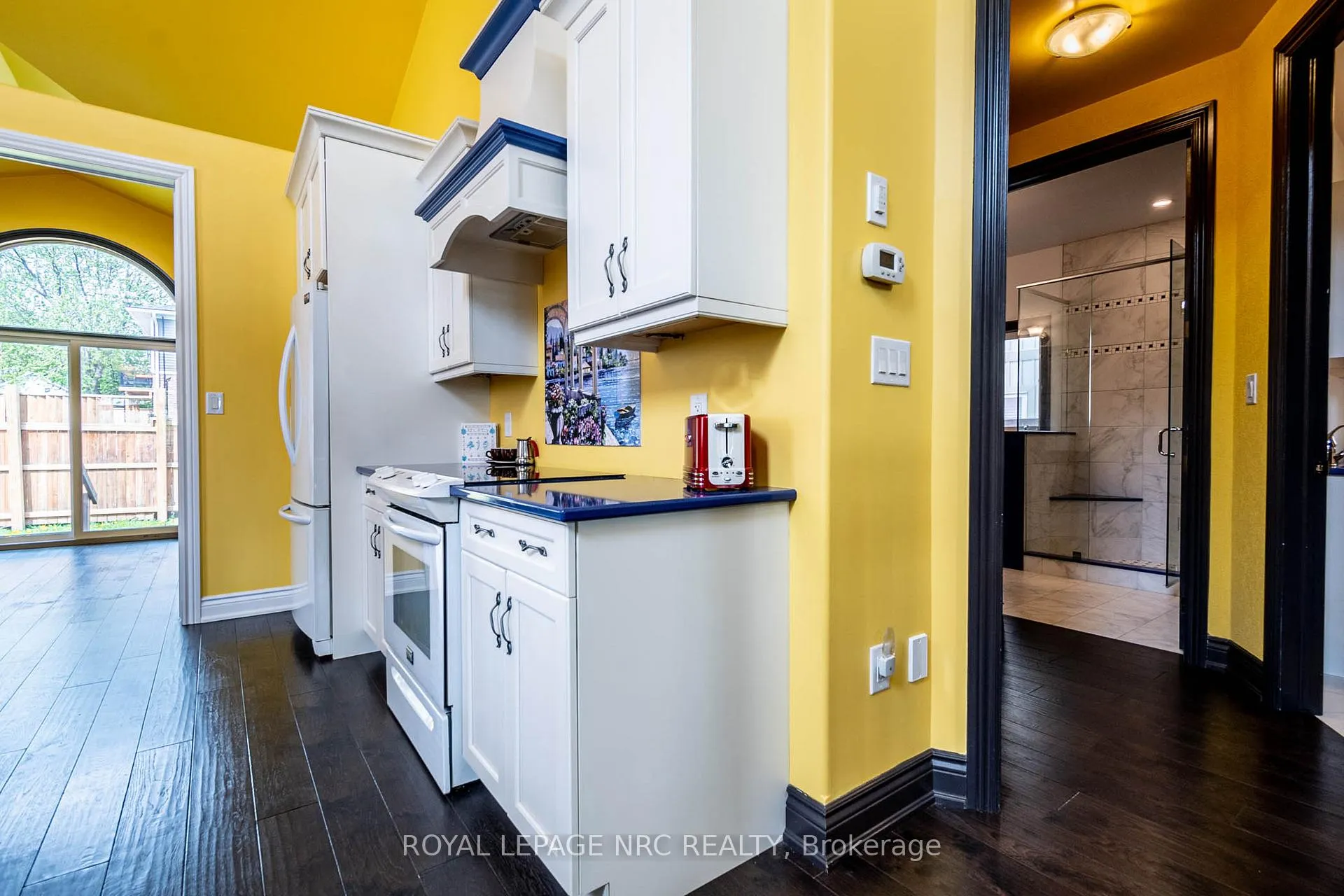 Photo 10 of 4807 Zimmerman Avenue, Niagara Falls, Downtown — HOMEH