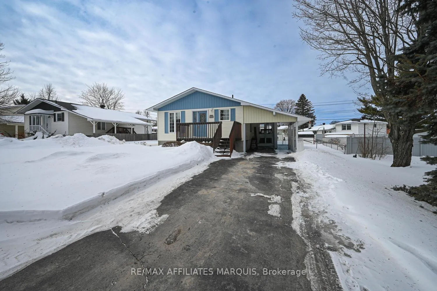 Photo 1 of 228 Brockville Street, Smiths Falls — HOMEH