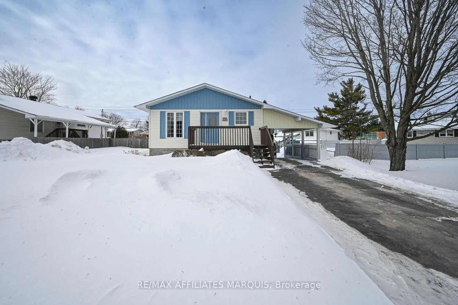 Photo 3 of 228 Brockville Street, Smiths Falls — HOMEH