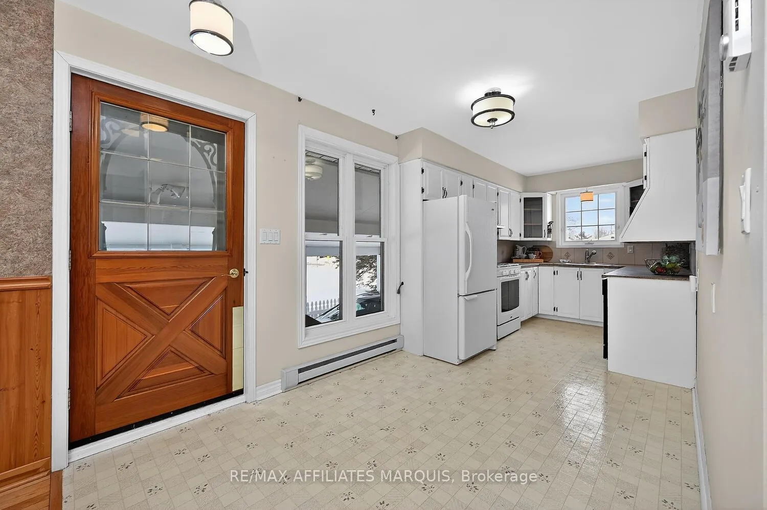 Photo 10 of 228 Brockville Street, Smiths Falls — HOMEH