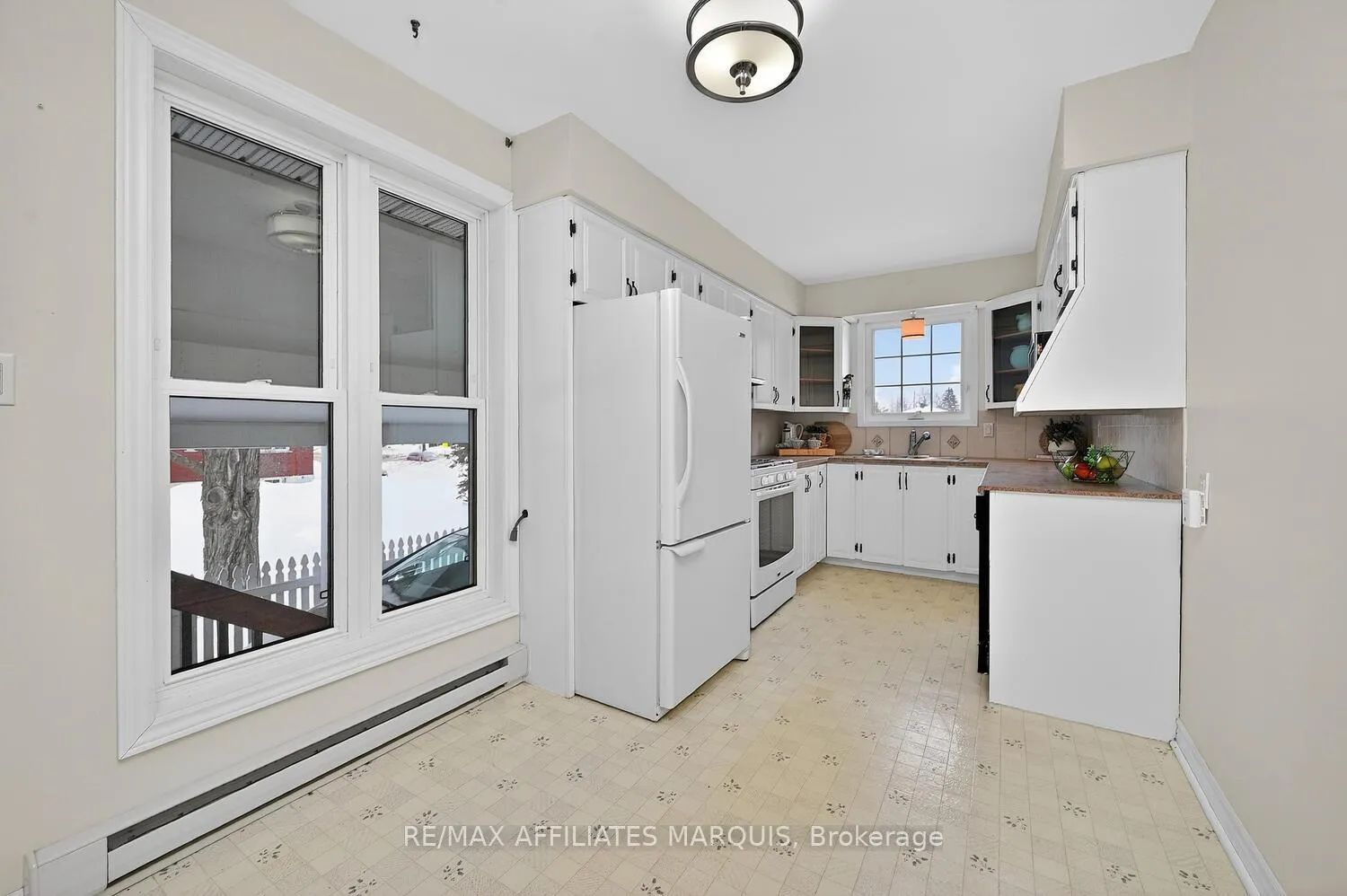 Photo 12 of 228 Brockville Street, Smiths Falls — HOMEH