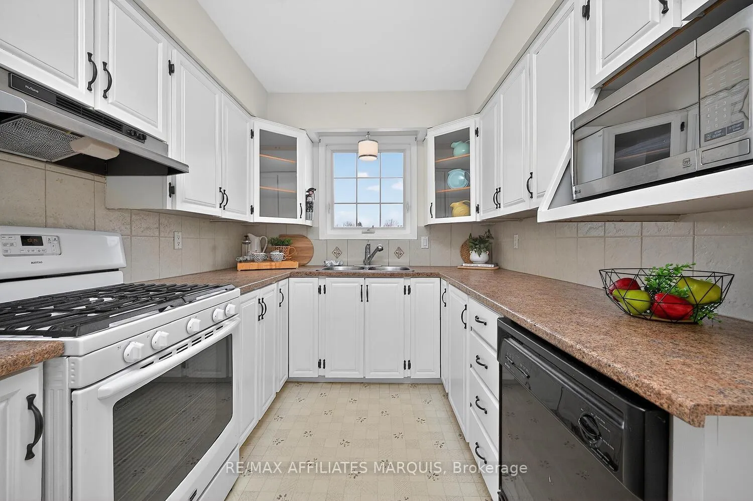 Photo 14 of 228 Brockville Street, Smiths Falls — HOMEH