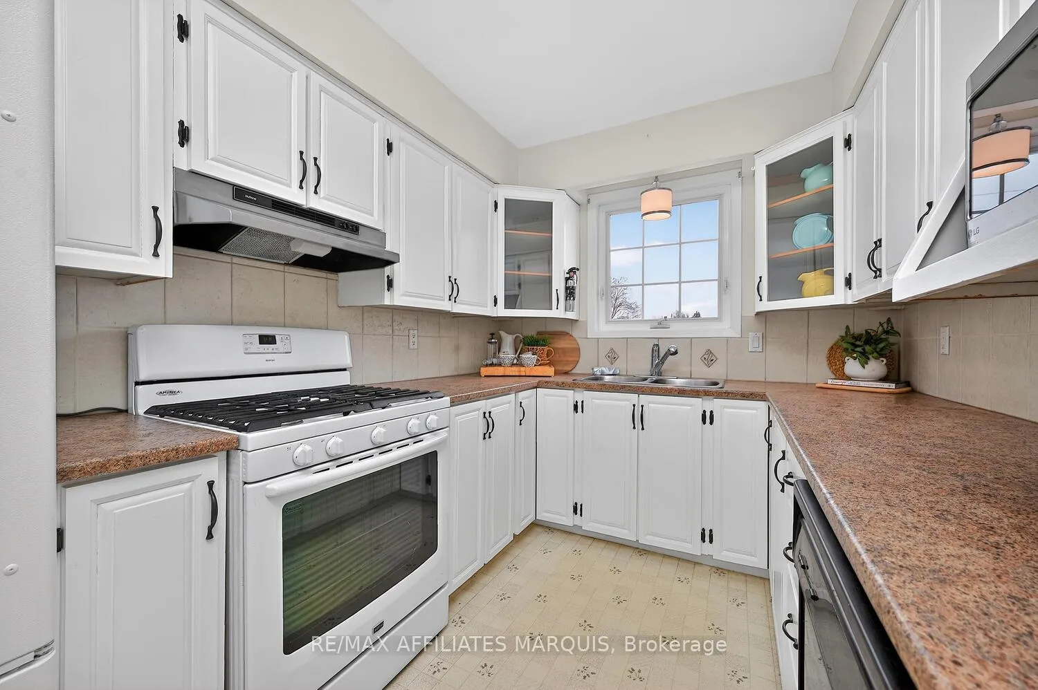 Photo 15 of 228 Brockville Street, Smiths Falls — HOMEH