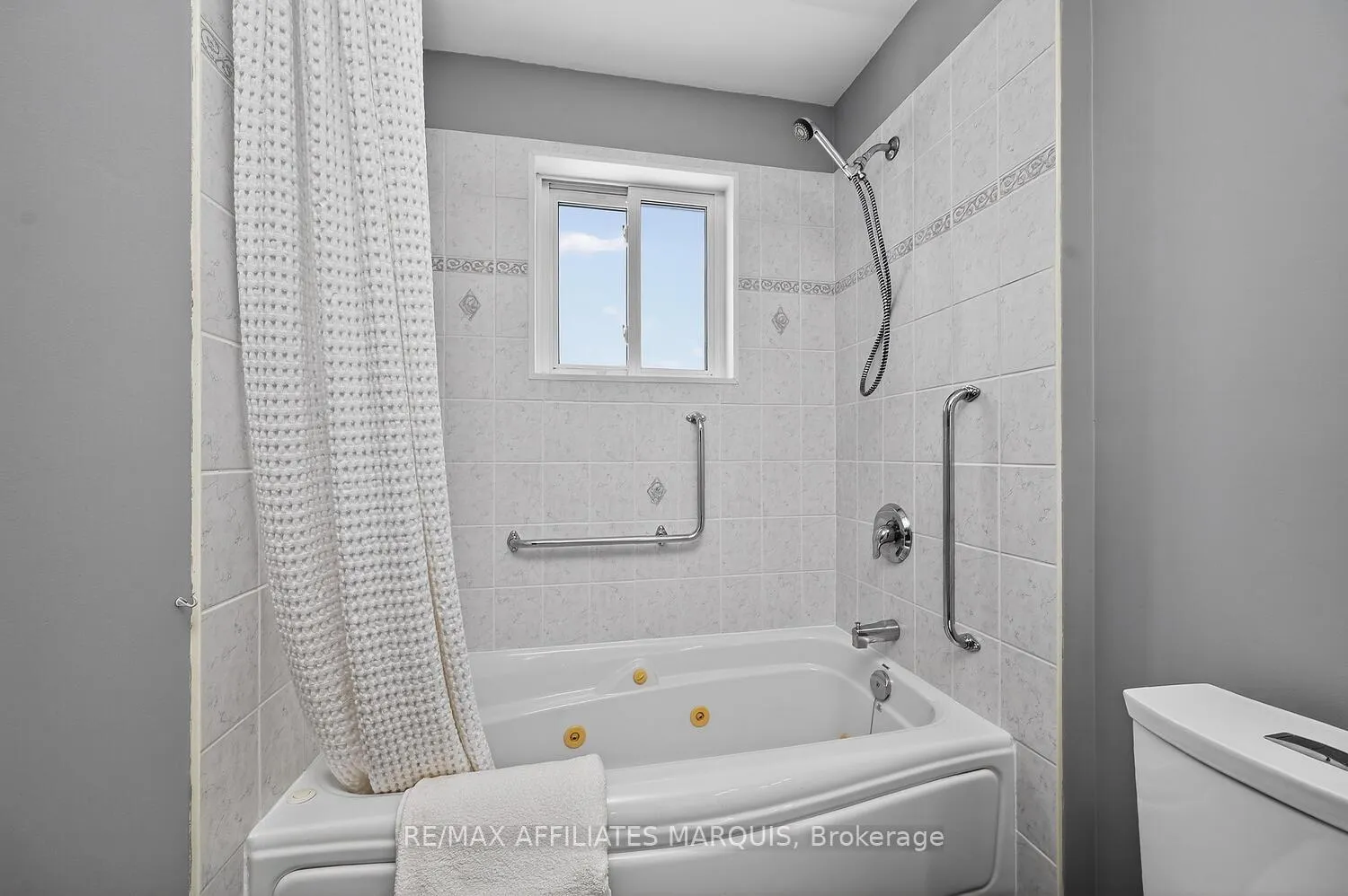 Photo 21 of 228 Brockville Street, Smiths Falls — HOMEH