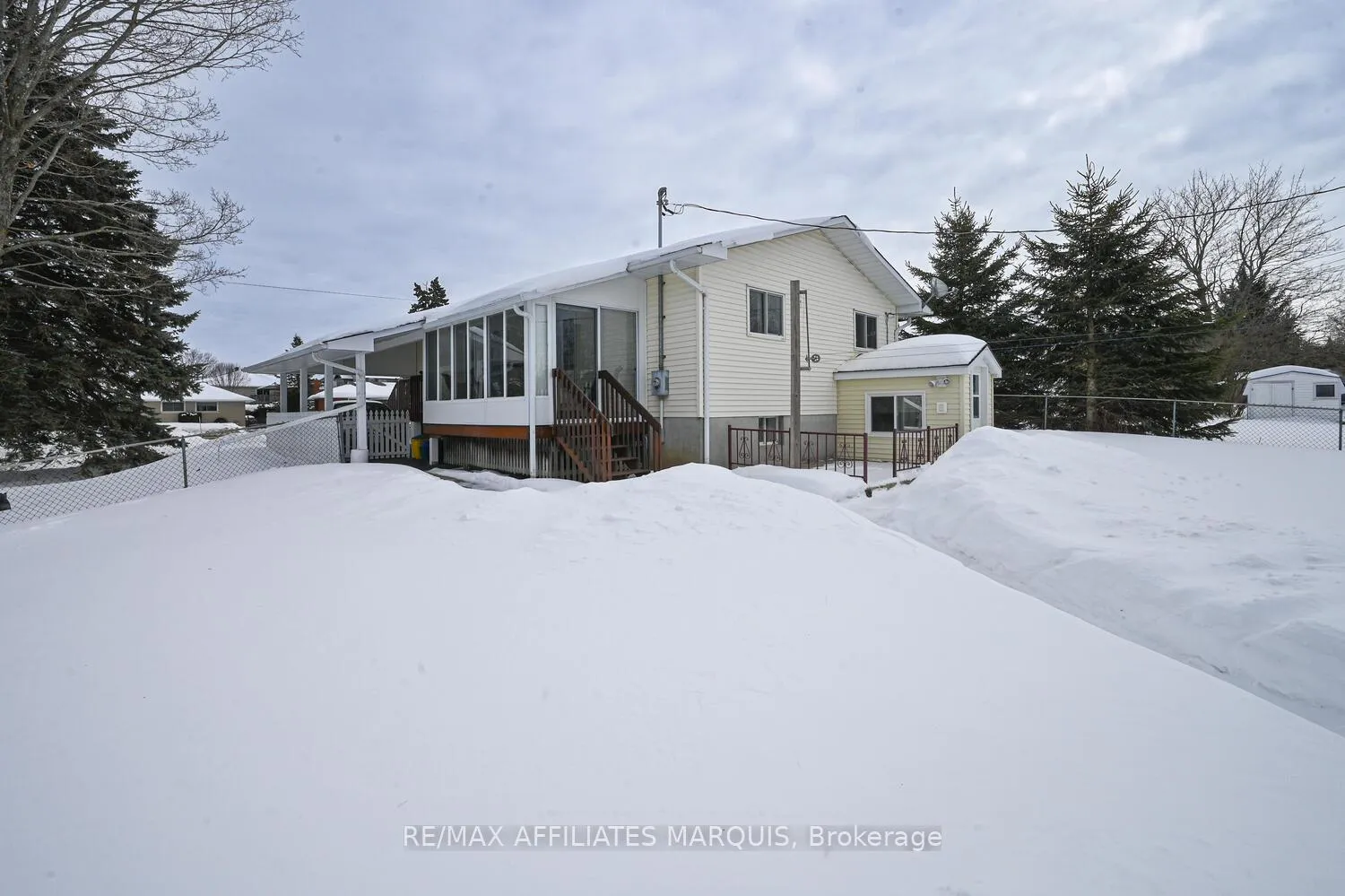 Photo 42 of 228 Brockville Street, Smiths Falls — HOMEH