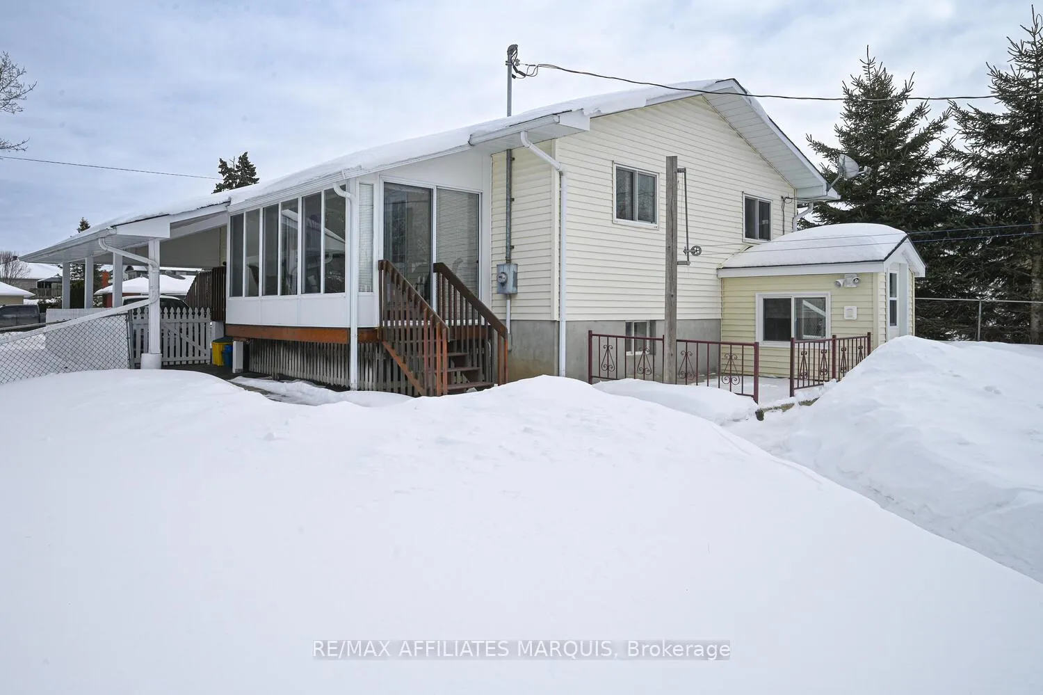 Photo 43 of 228 Brockville Street, Smiths Falls — HOMEH