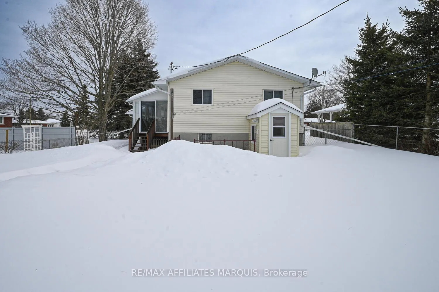 Photo 44 of 228 Brockville Street, Smiths Falls — HOMEH
