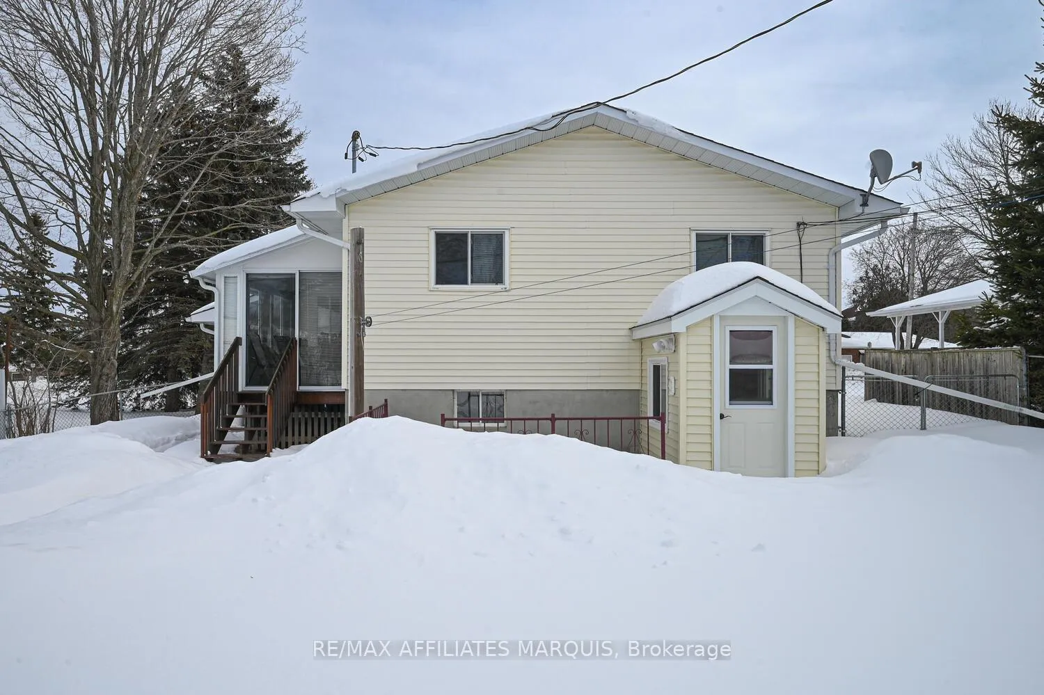 Photo 45 of 228 Brockville Street, Smiths Falls — HOMEH