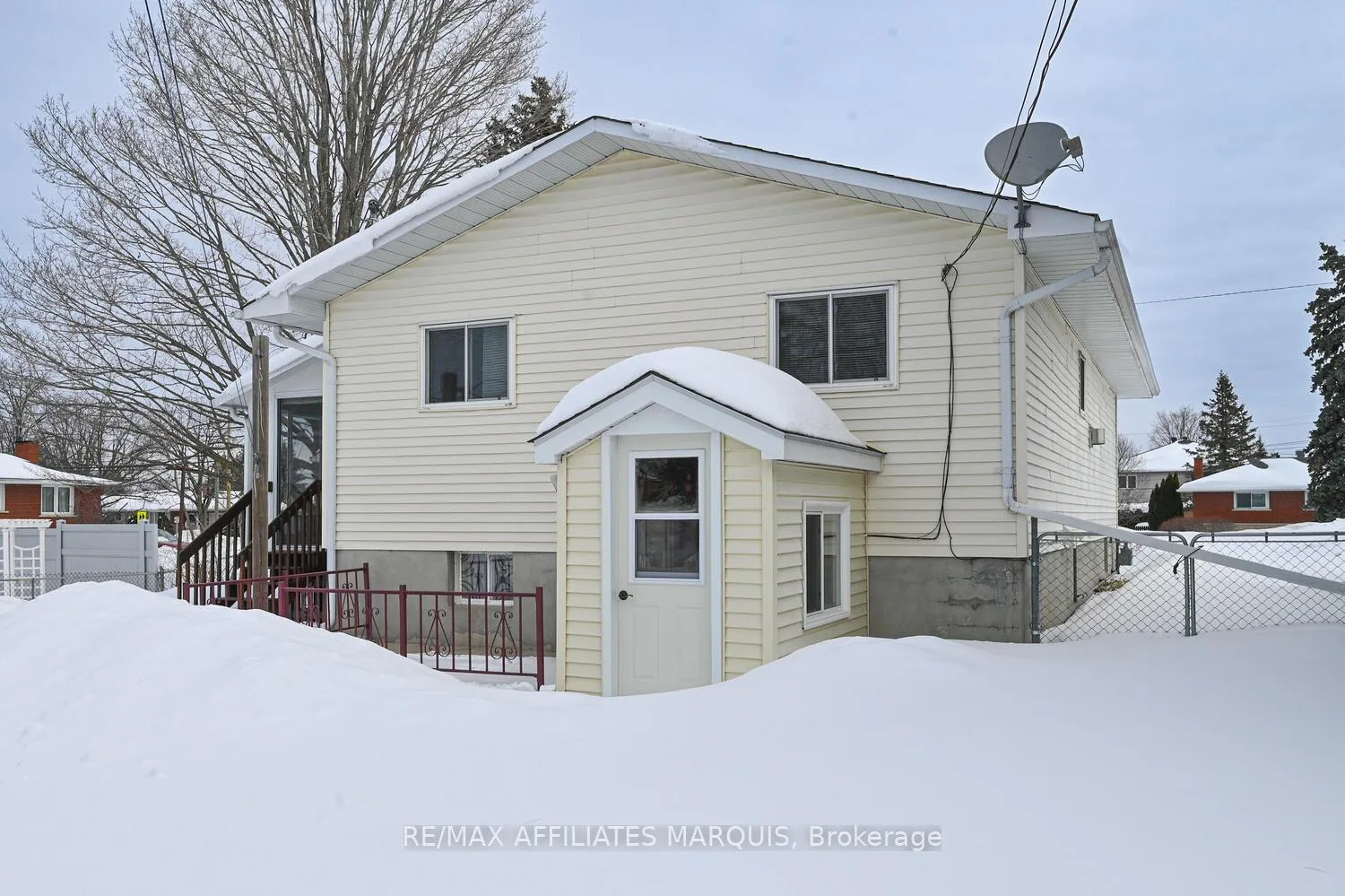 Photo 46 of 228 Brockville Street, Smiths Falls — HOMEH