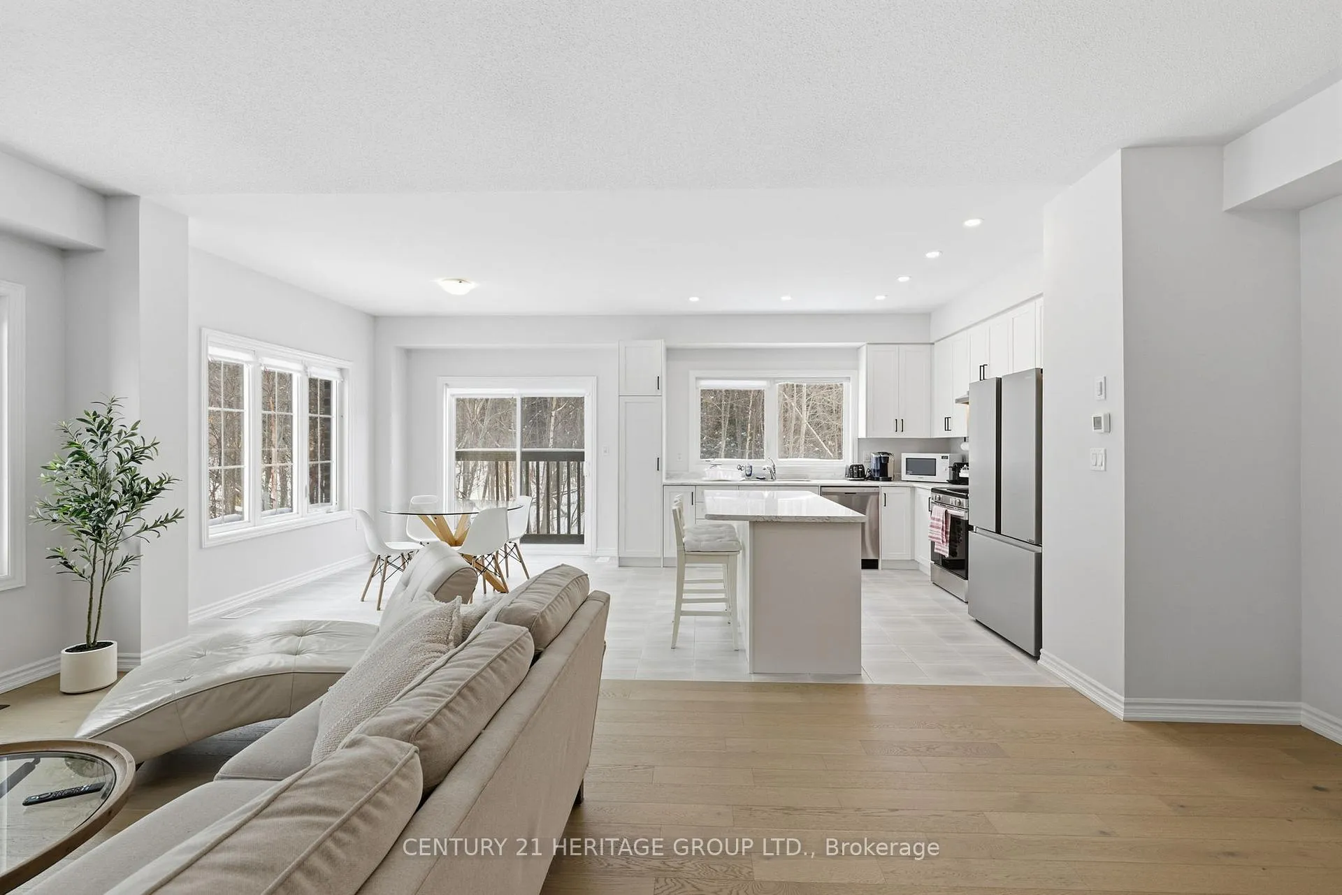 Photo 4 of 8 Scotia Road, Georgina, Sutton & Jackson's Point — HOMEH