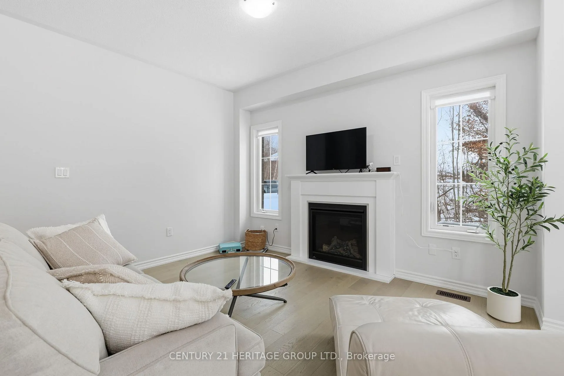 Photo 5 of 8 Scotia Road, Georgina, Sutton & Jackson's Point — HOMEH