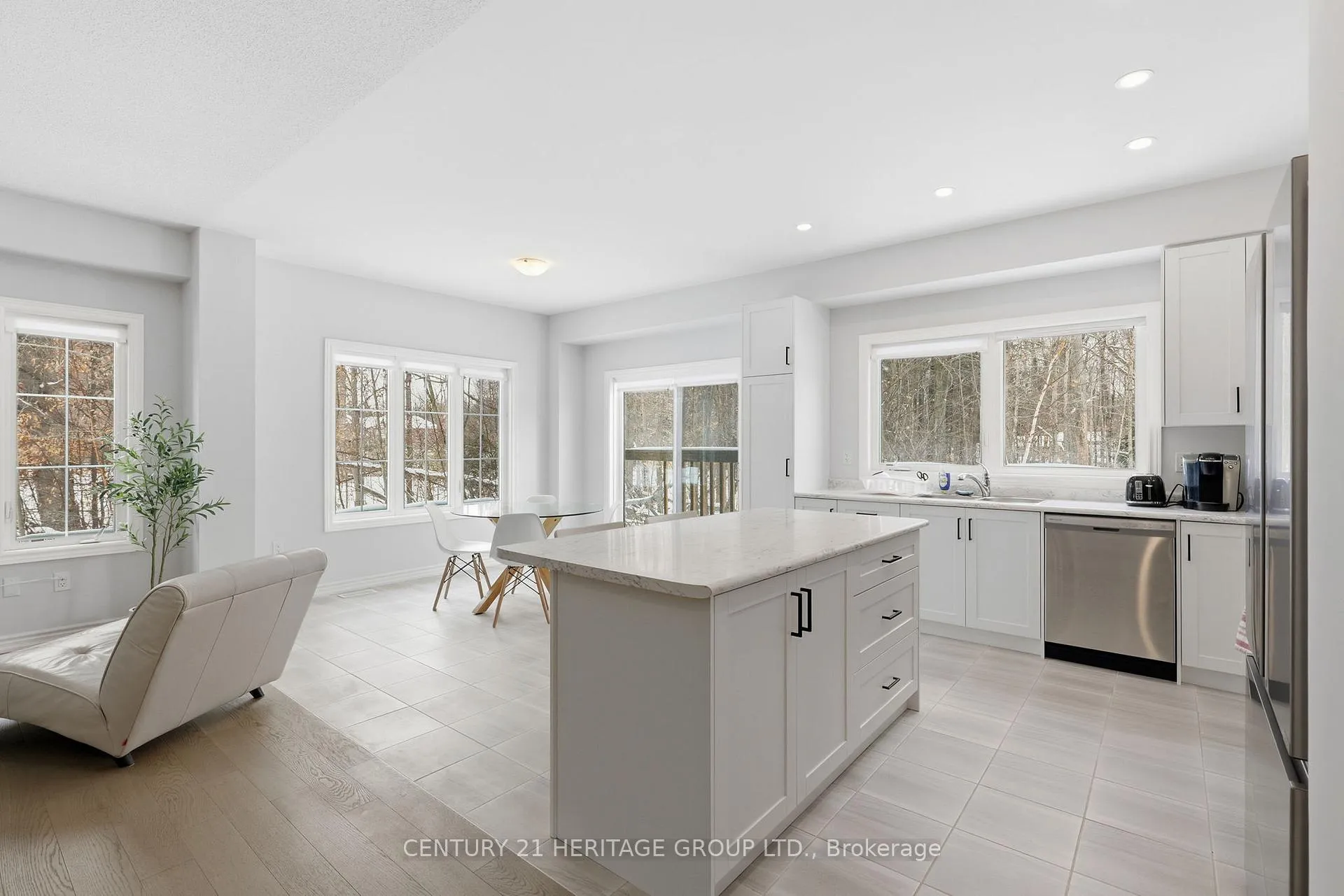 Photo 10 of 8 Scotia Road, Georgina, Sutton & Jackson's Point — HOMEH