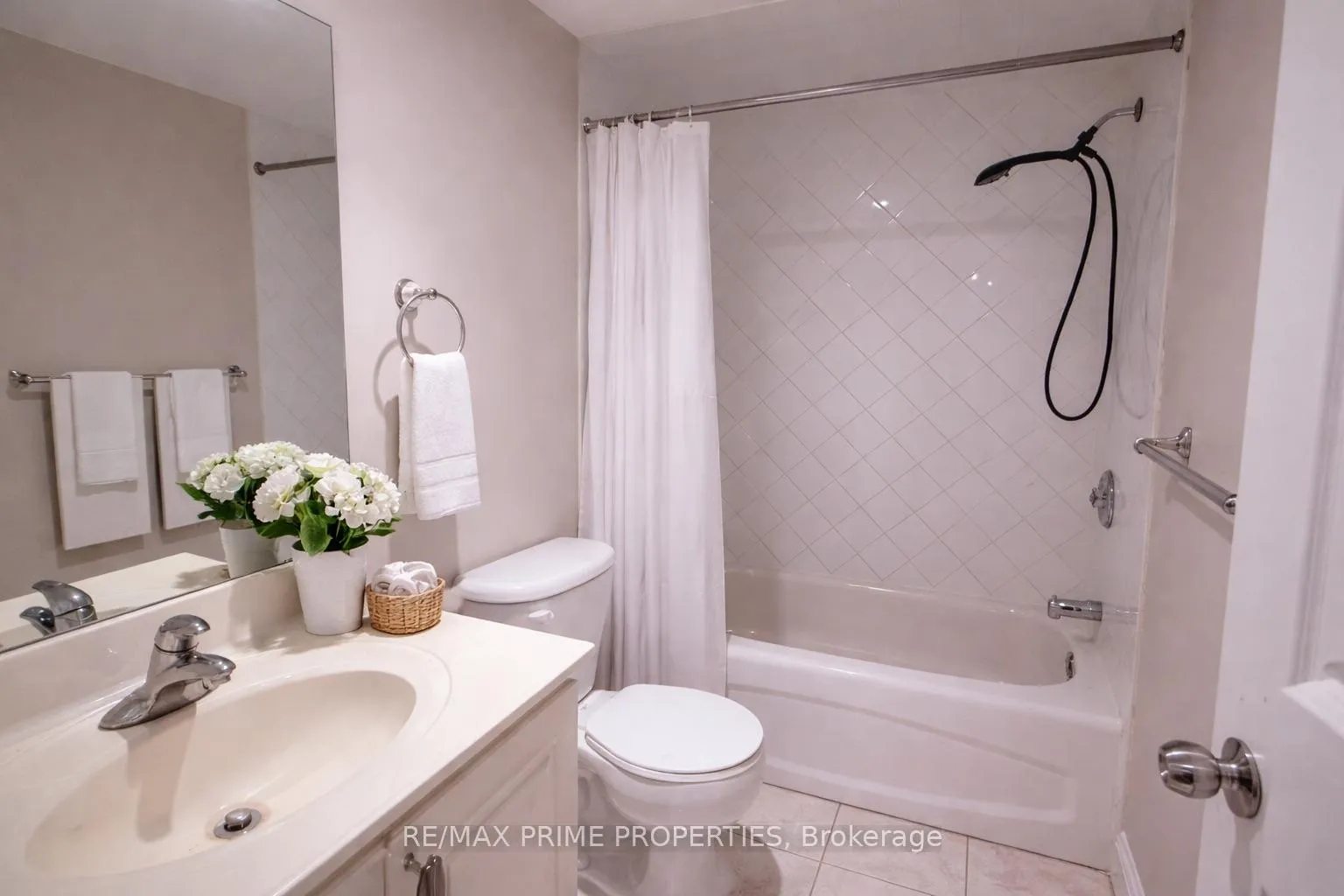 Photo 6 of Unit Basement, 168 Highbourne Road, Toronto, Yonge-Eglinton — HOMEH