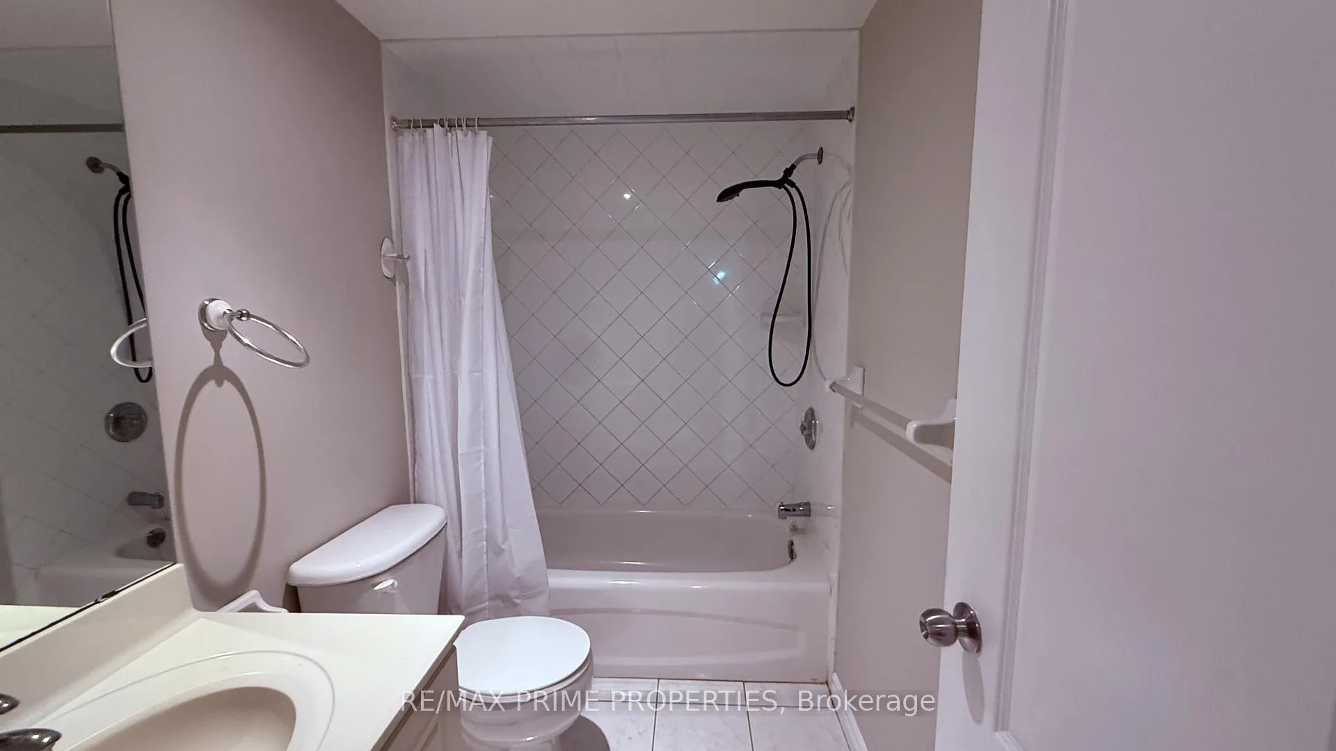 Photo 7 of Unit Basement, 168 Highbourne Road, Toronto, Yonge-Eglinton — HOMEH