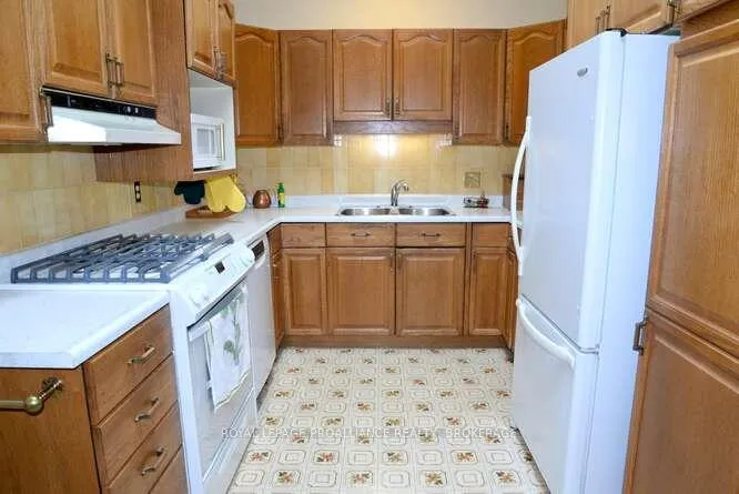Photo 12 of 5 Helena Place, Kingston, Kingston East (incl CFB Kingston) — HOMEH