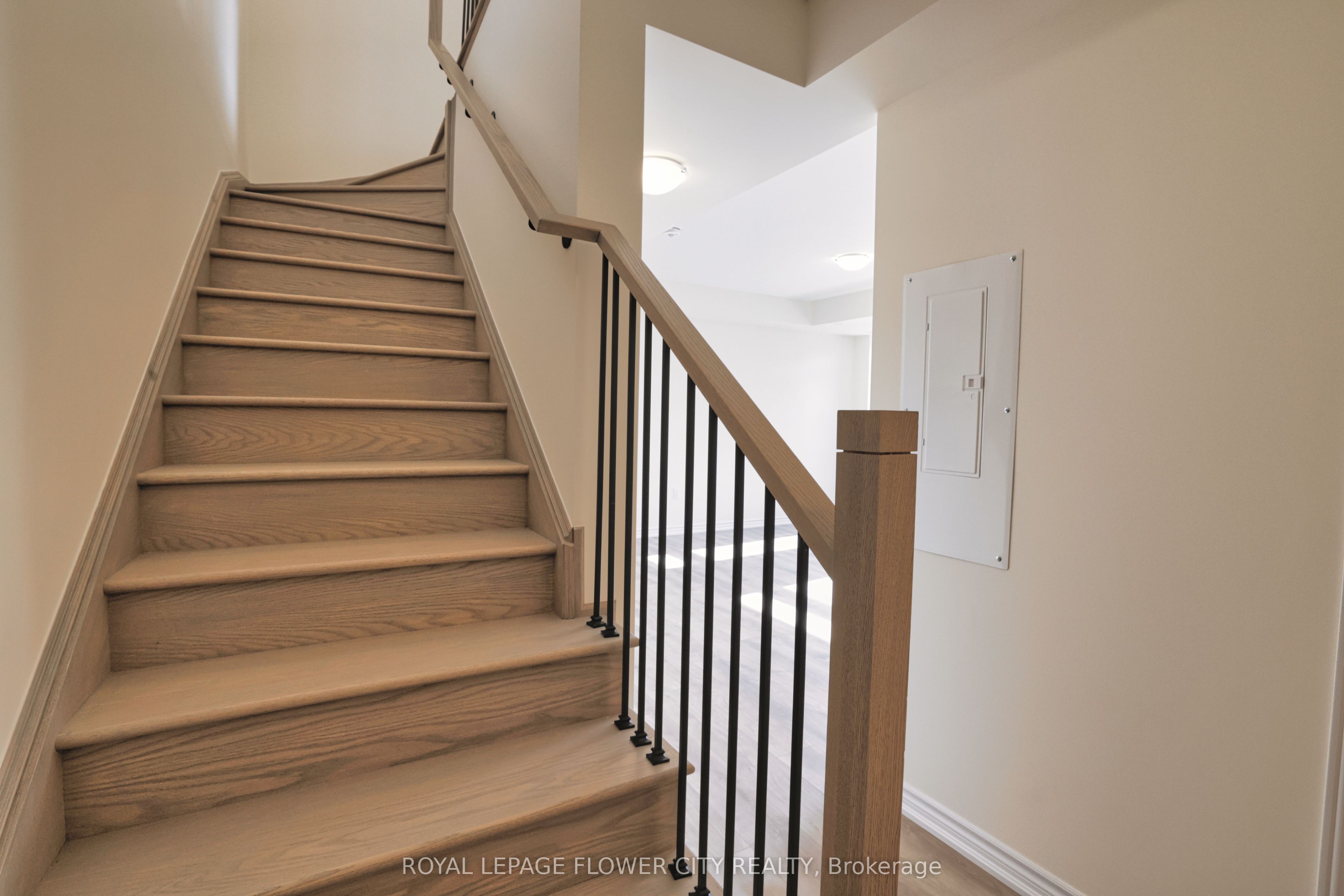 Photo 24 of 171 Petch Avenue E, Caledon, Rural Caledon — HOMEH