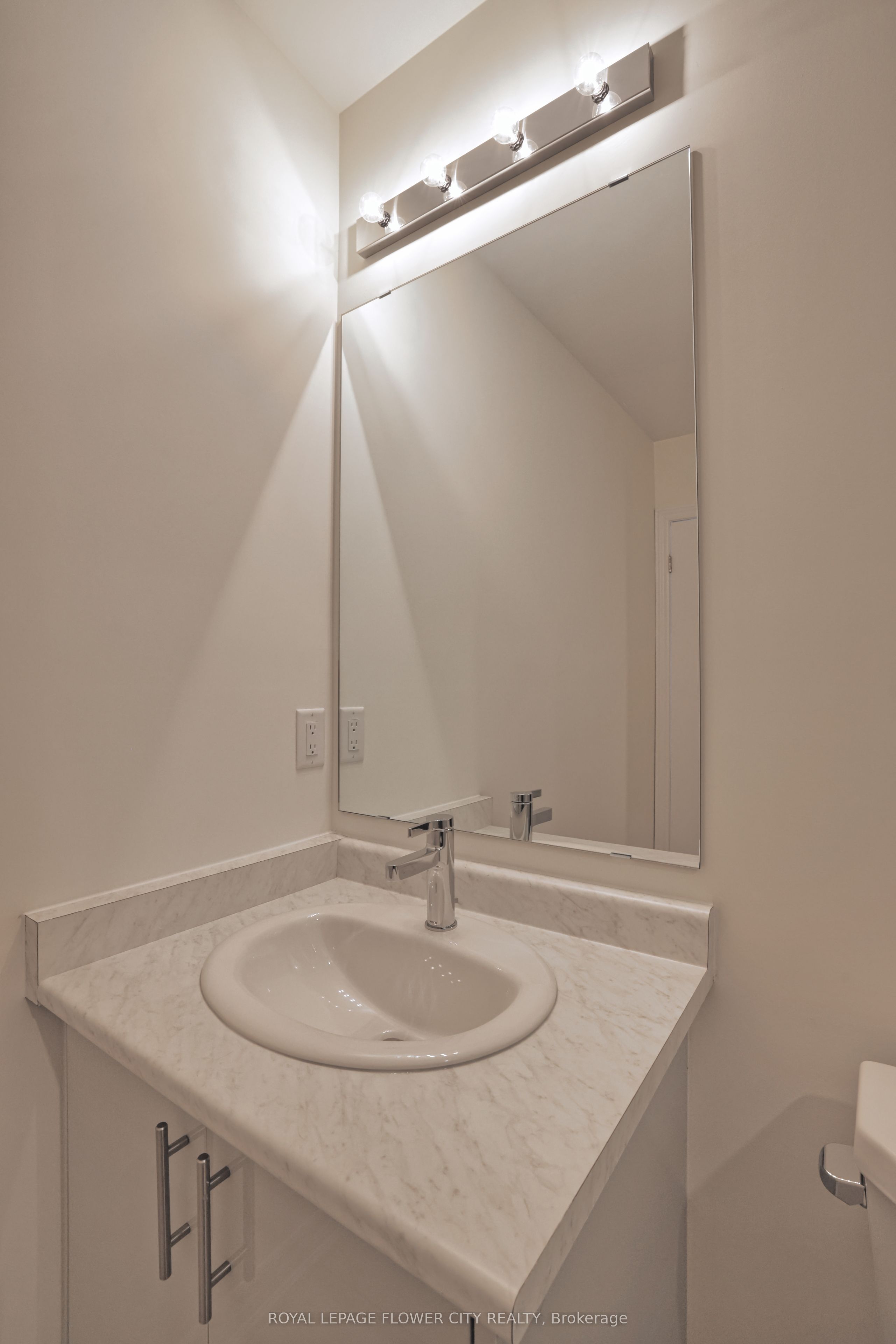 Photo 17 of 171 Petch Avenue E, Caledon, Rural Caledon — HOMEH