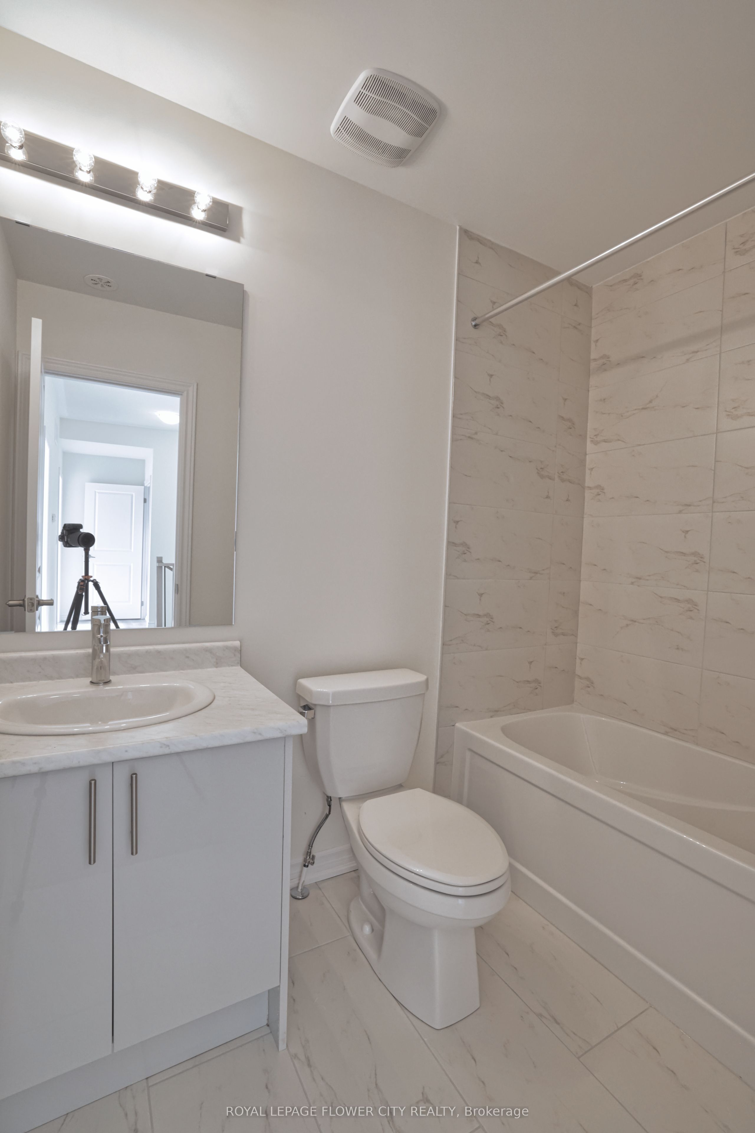 Photo 12 of 171 Petch Avenue E, Caledon, Rural Caledon — HOMEH