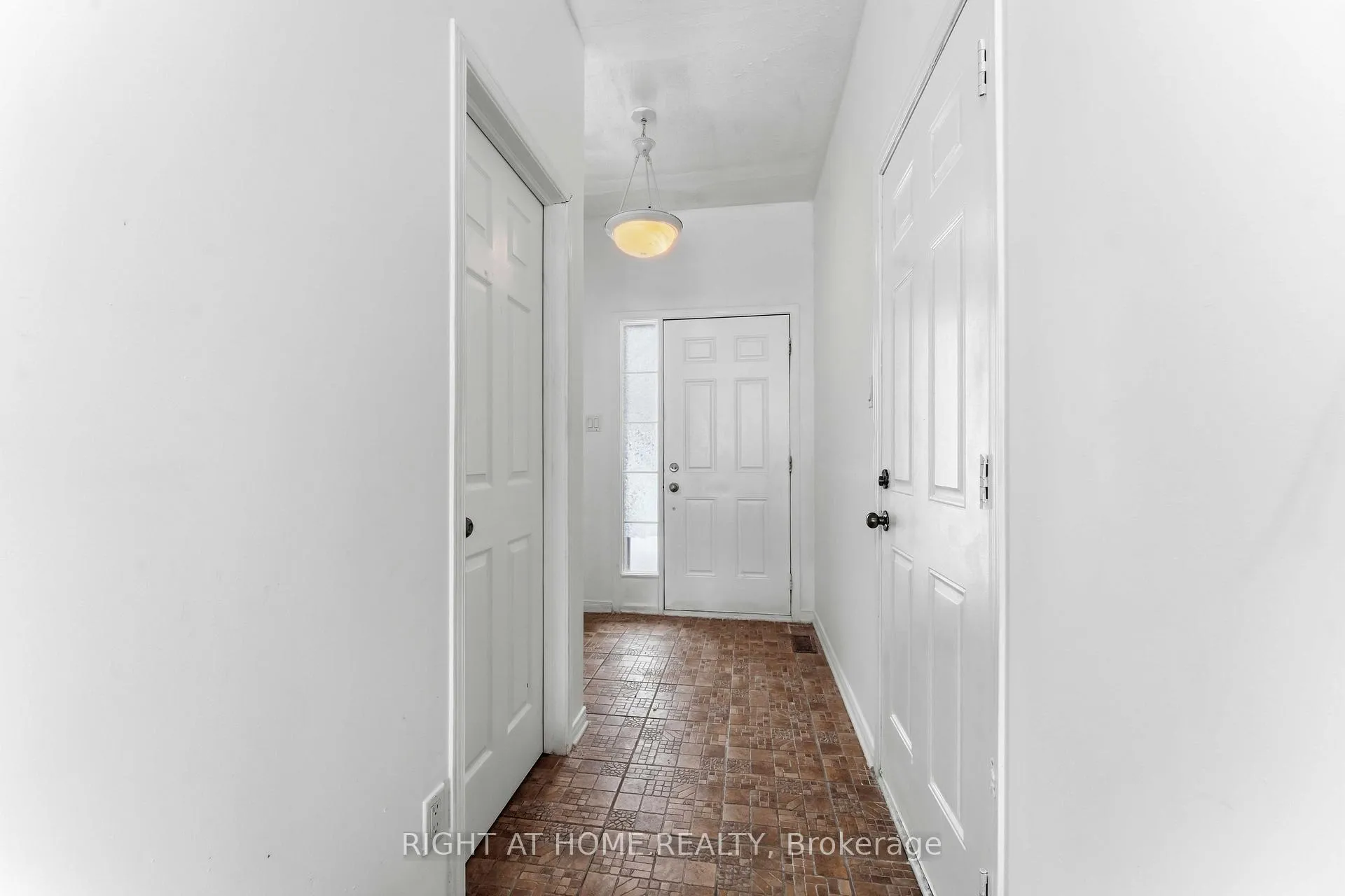 Photo 4 of 994 Klondike Road, Ottawa, Kanata - Morgan's Grant/South March — HOMEH