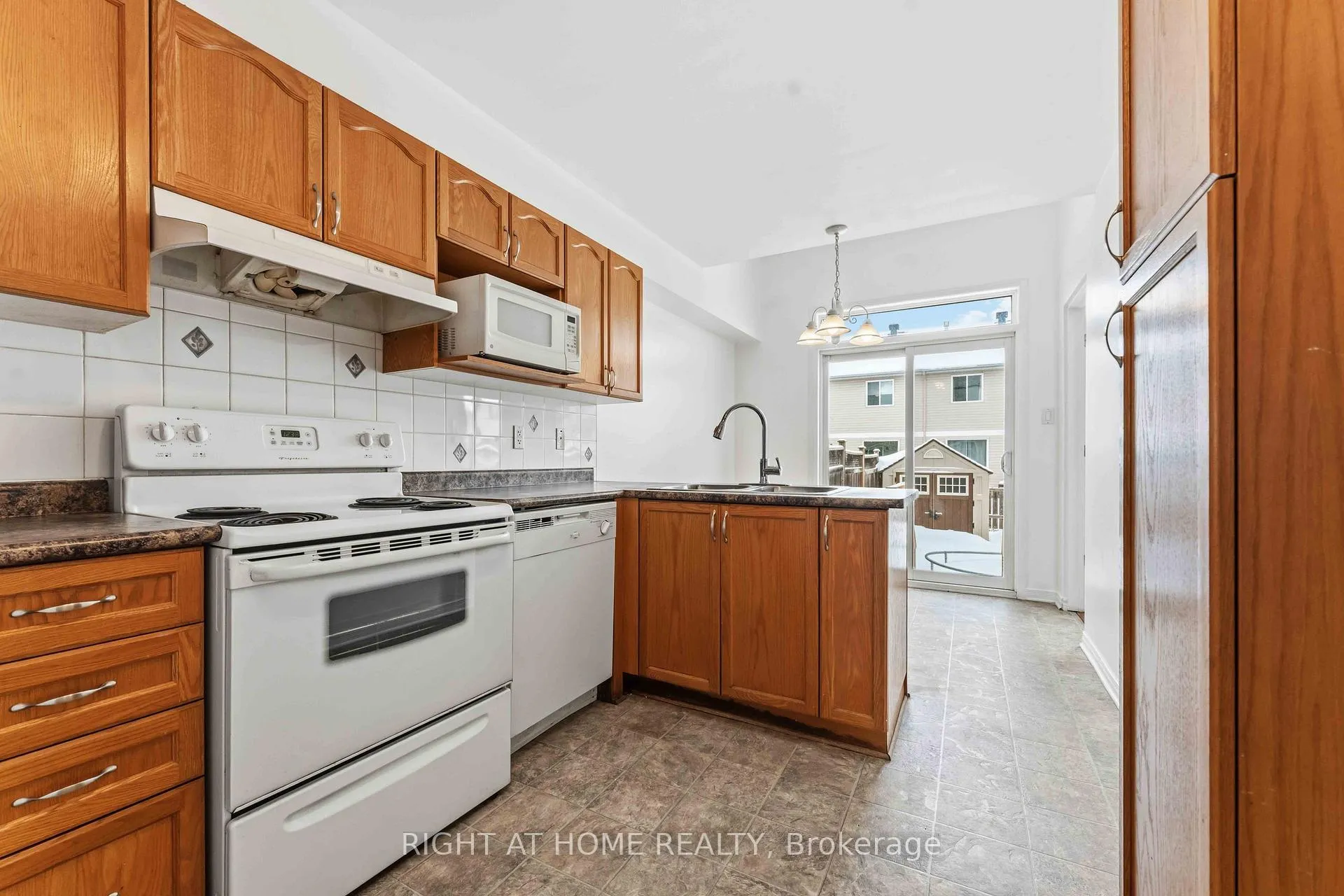 Photo 10 of 994 Klondike Road, Ottawa, Kanata - Morgan's Grant/South March — HOMEH