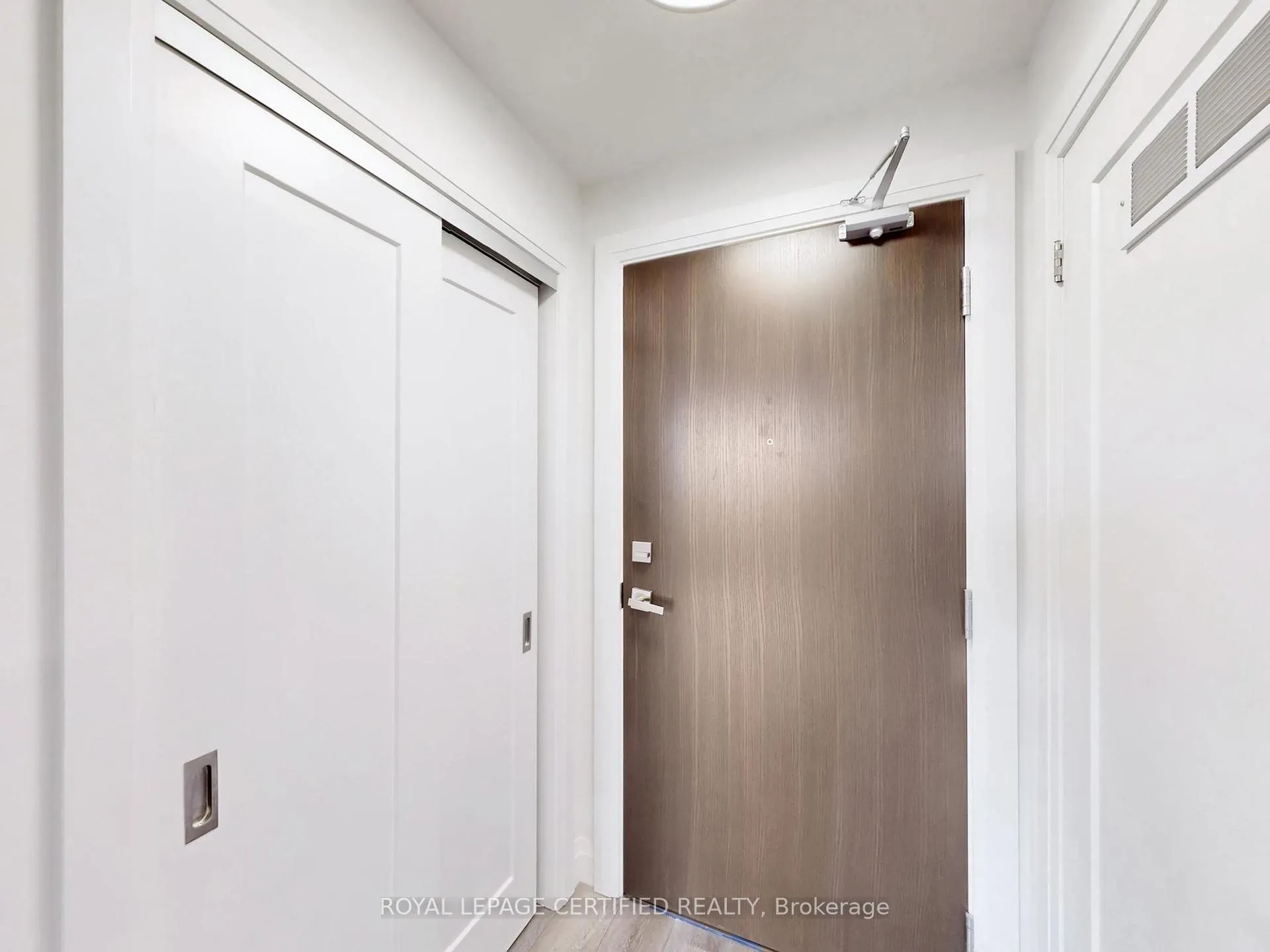 Photo 8 of Unit 604, 500 Brock Avenue, Burlington, Brant — HOMEH