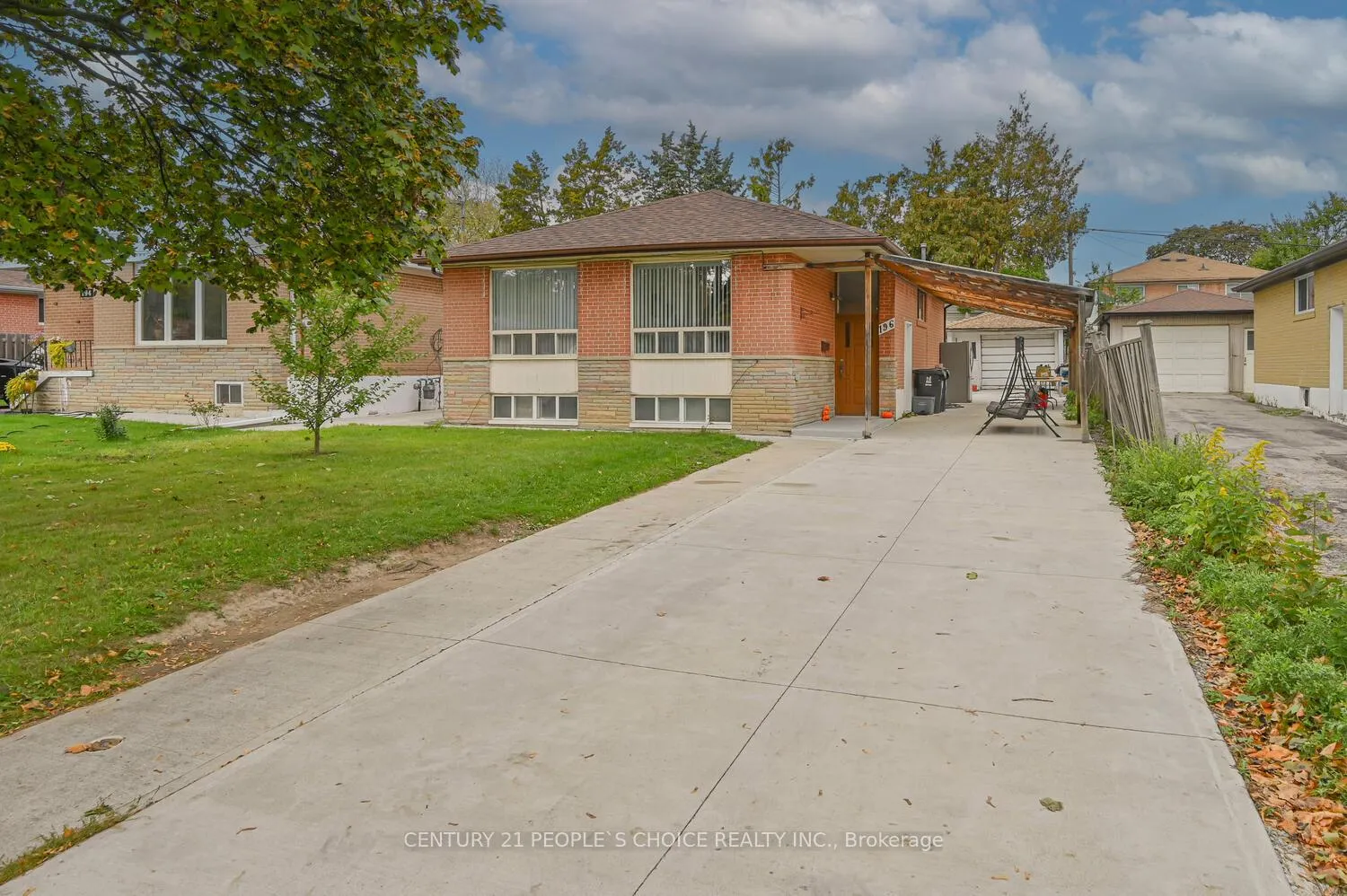 Photo 2 of 196 Taysham Crescent, Etobicoke, Thistletown-Beaumonde Heights — HOMEH