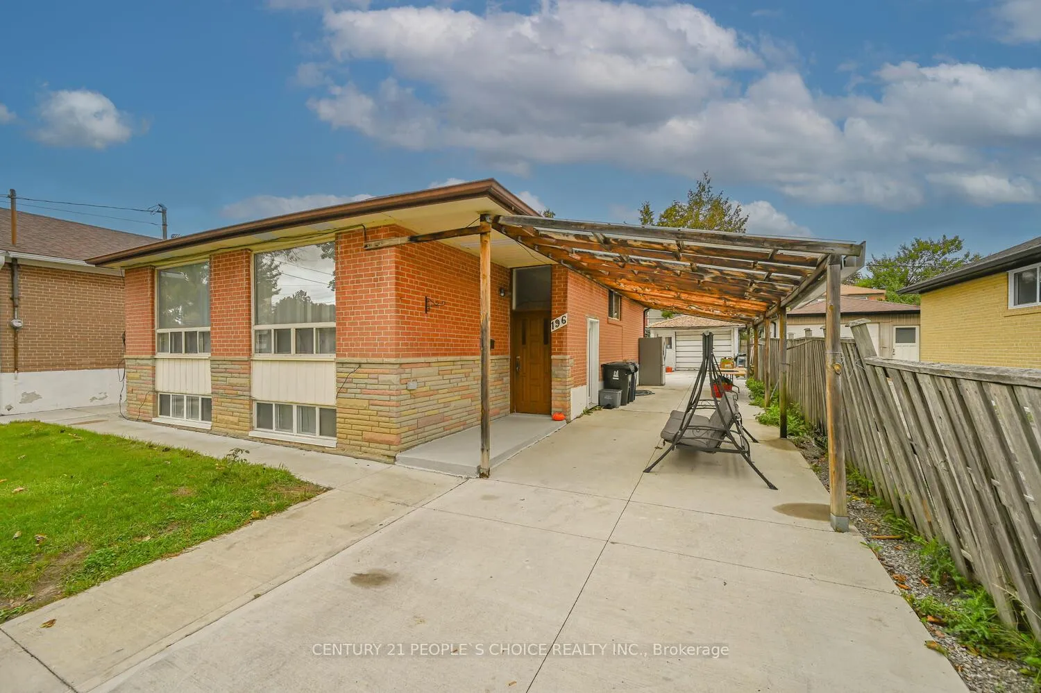 Photo 5 of 196 Taysham Crescent, Etobicoke, Thistletown-Beaumonde Heights — HOMEH