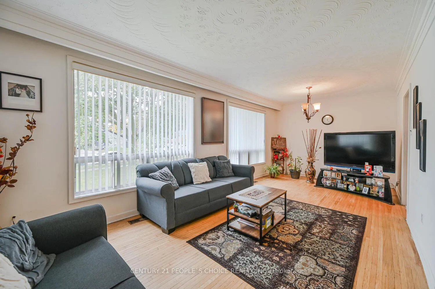 Photo 9 of 196 Taysham Crescent, Etobicoke, Thistletown-Beaumonde Heights — HOMEH