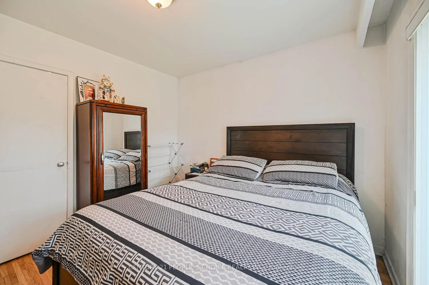 Photo 25 of 196 Taysham Crescent, Etobicoke, Thistletown-Beaumonde Heights — HOMEH