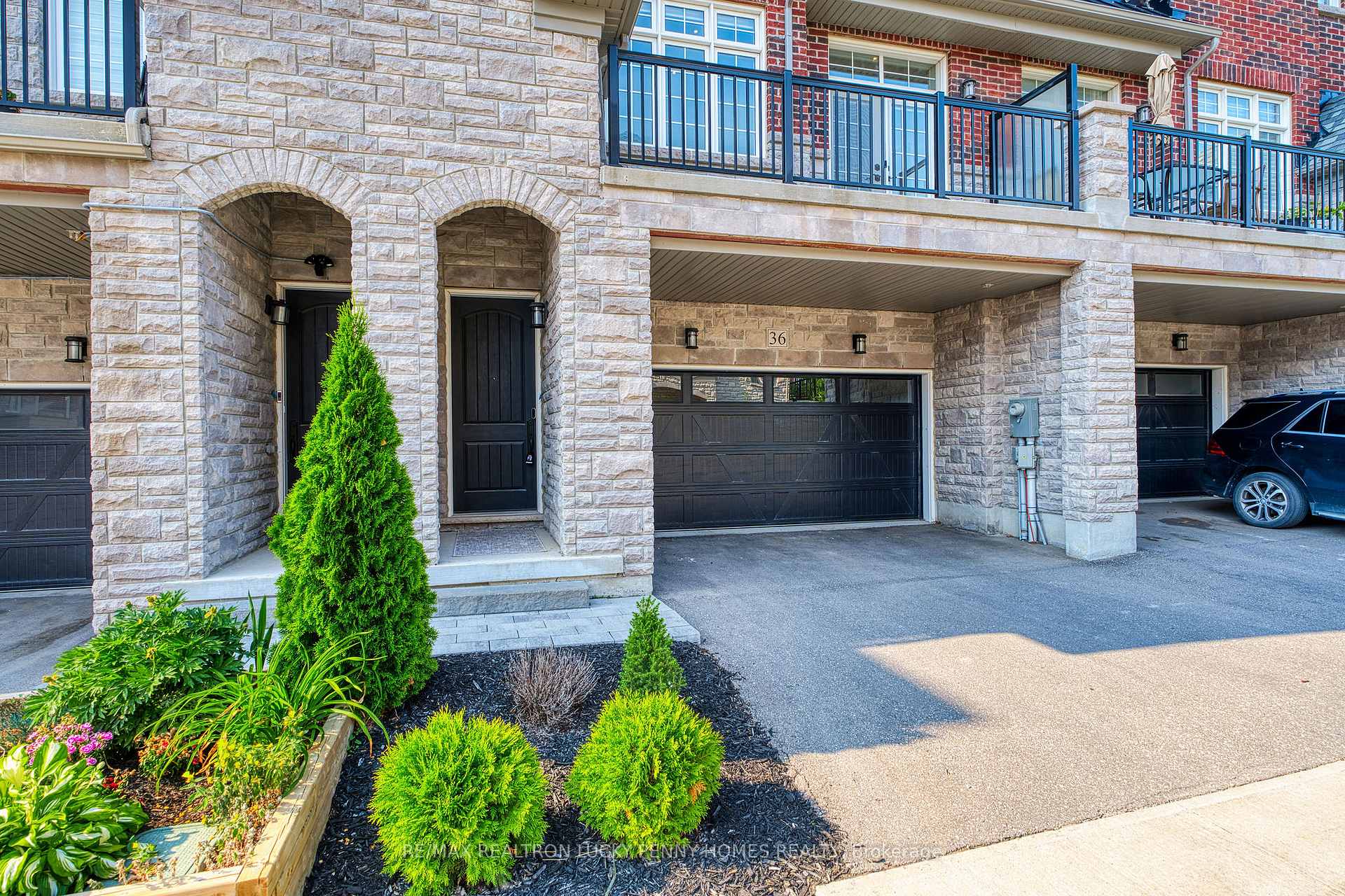 Photo 3 of 36 Creekvalley Lane, Markham, Angus Glen — HOMEH