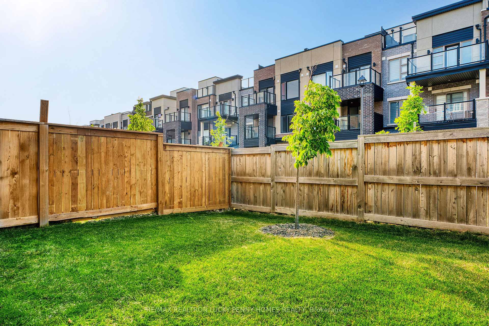 Photo 35 of 36 Creekvalley Lane, Markham, Angus Glen — HOMEH