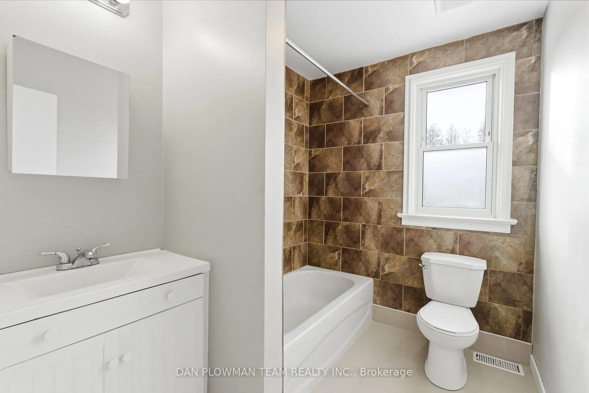 Photo 18 of 121 Dorset Street E, Port Hope — HOMEH