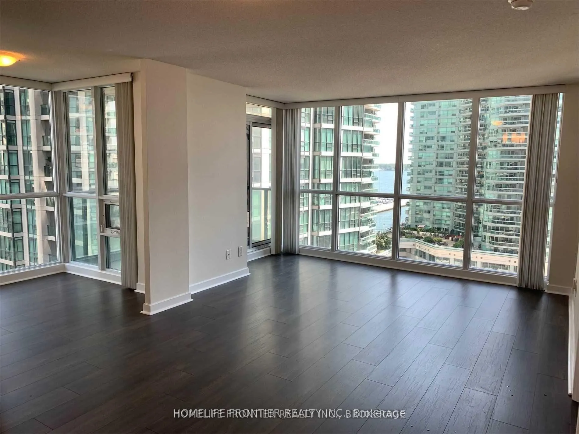 Photo 3 of Unit 1108, 18 Harbour Street, Toronto, Waterfront Communities — HOMEH