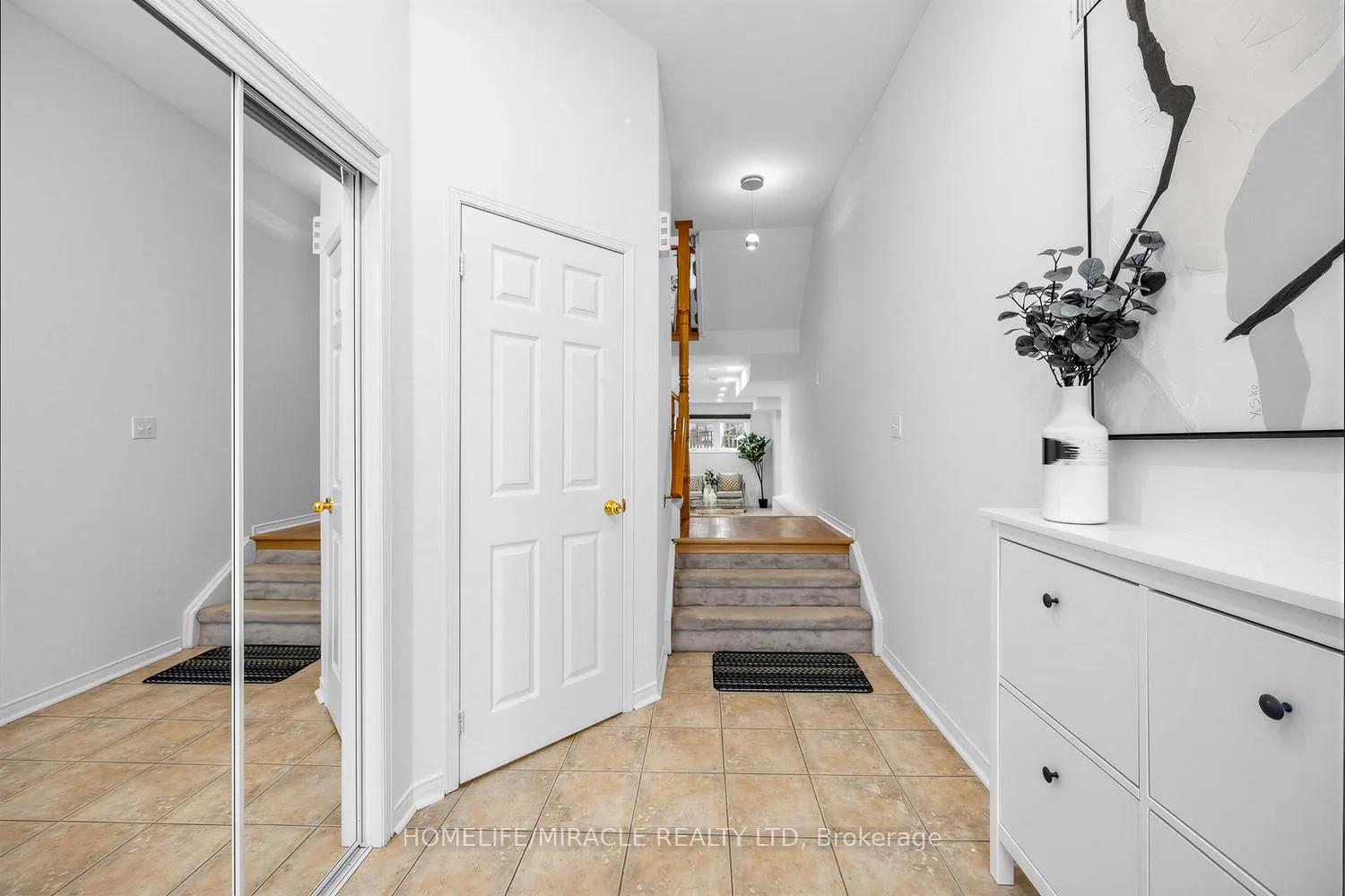 Photo 3 of 133 Stokely Crescent, Whitby, Downtown Whitby — HOMEH