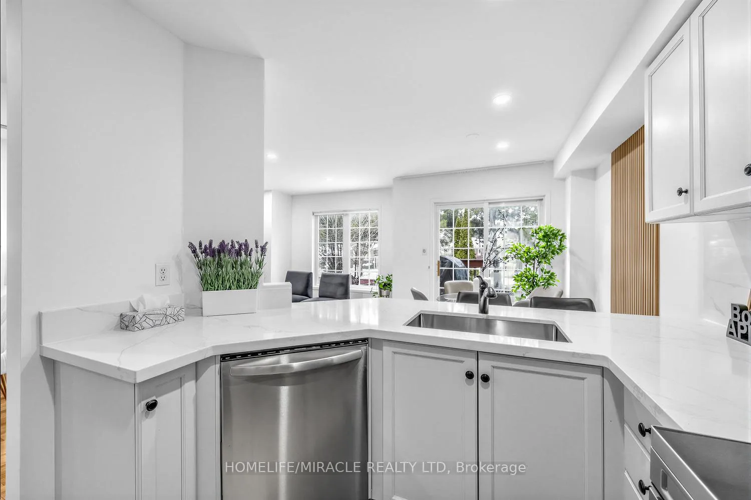 Photo 8 of 133 Stokely Crescent, Whitby, Downtown Whitby — HOMEH