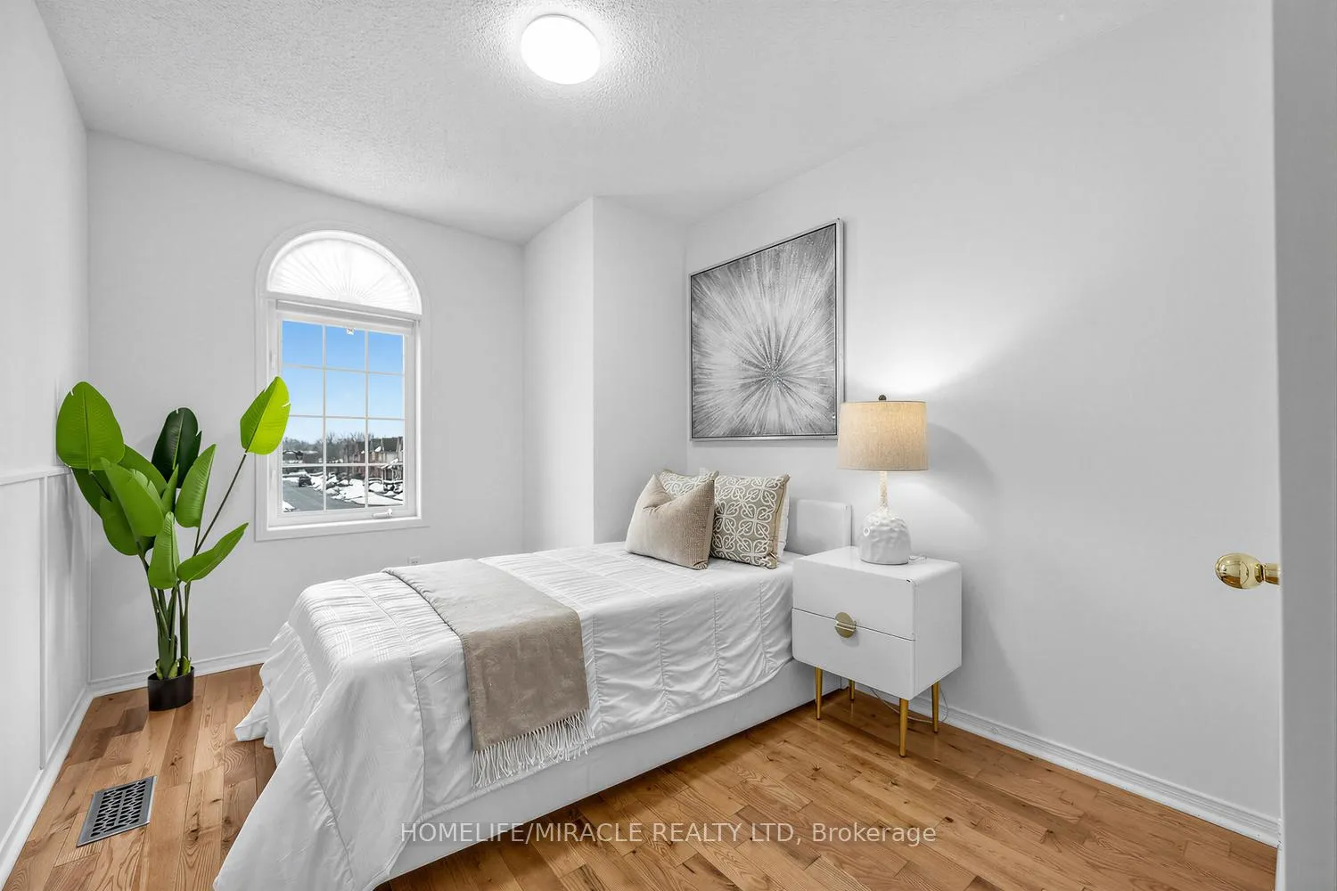 Photo 20 of 133 Stokely Crescent, Whitby, Downtown Whitby — HOMEH