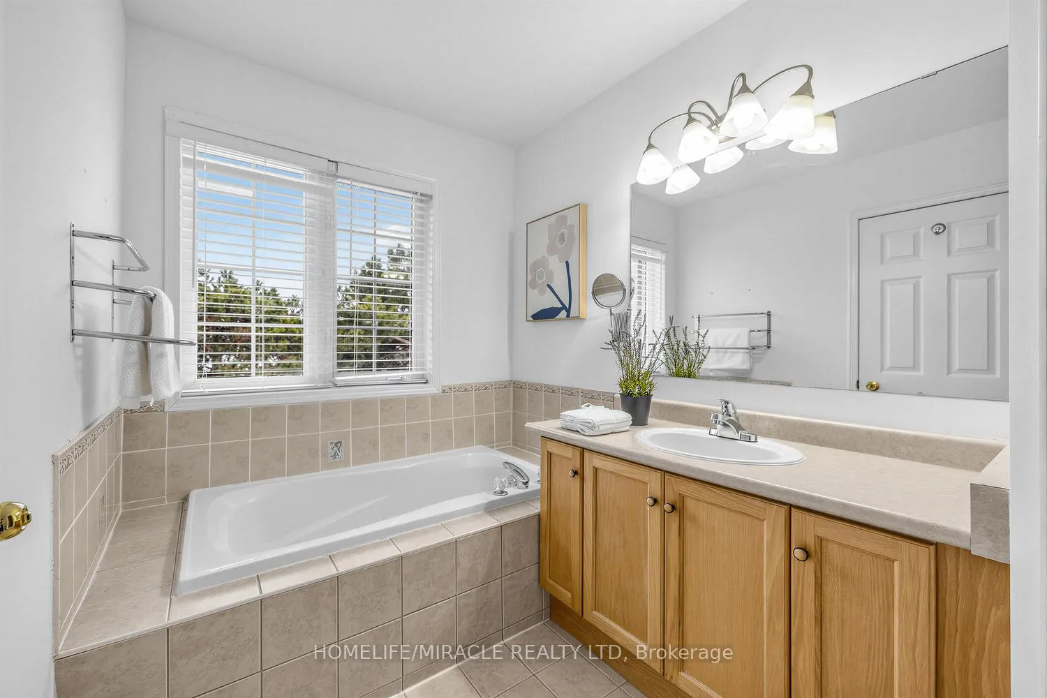 Photo 22 of 133 Stokely Crescent, Whitby, Downtown Whitby — HOMEH