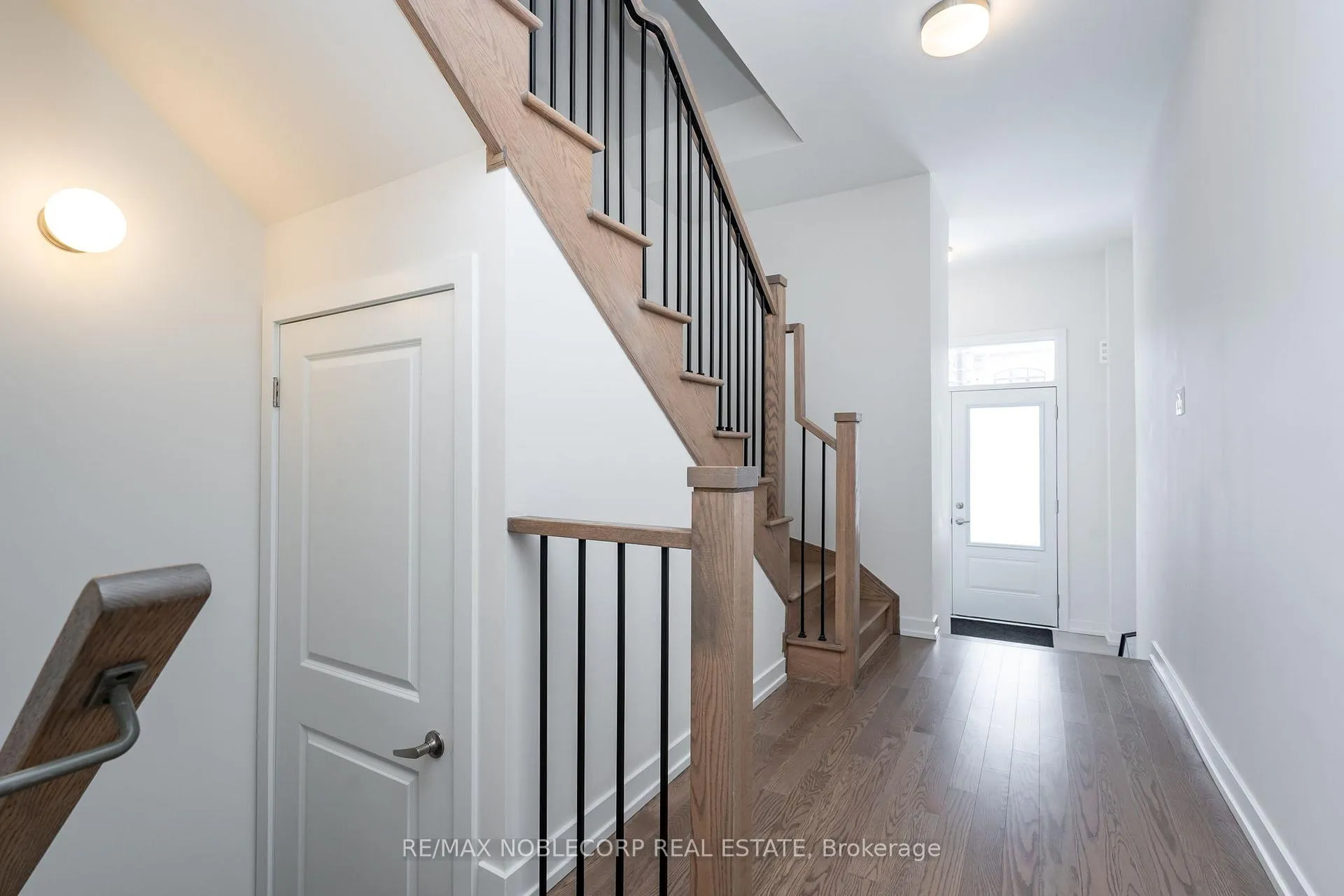 Photo 5 of 34 Singhampton Road, Vaughan, Kleinburg — HOMEH