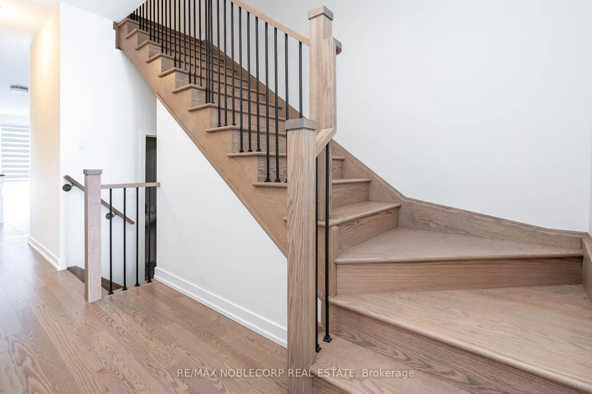 Photo 6 of 34 Singhampton Road, Vaughan, Kleinburg — HOMEH