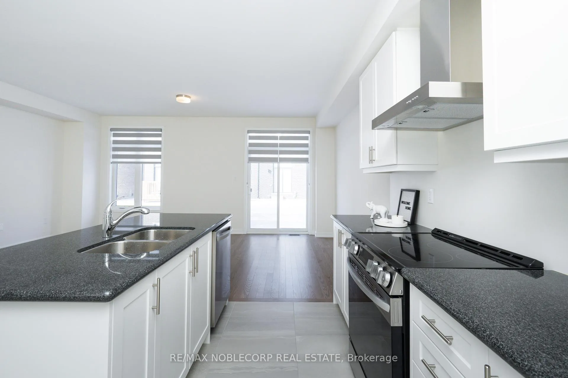 Photo 7 of 34 Singhampton Road, Vaughan, Kleinburg — HOMEH