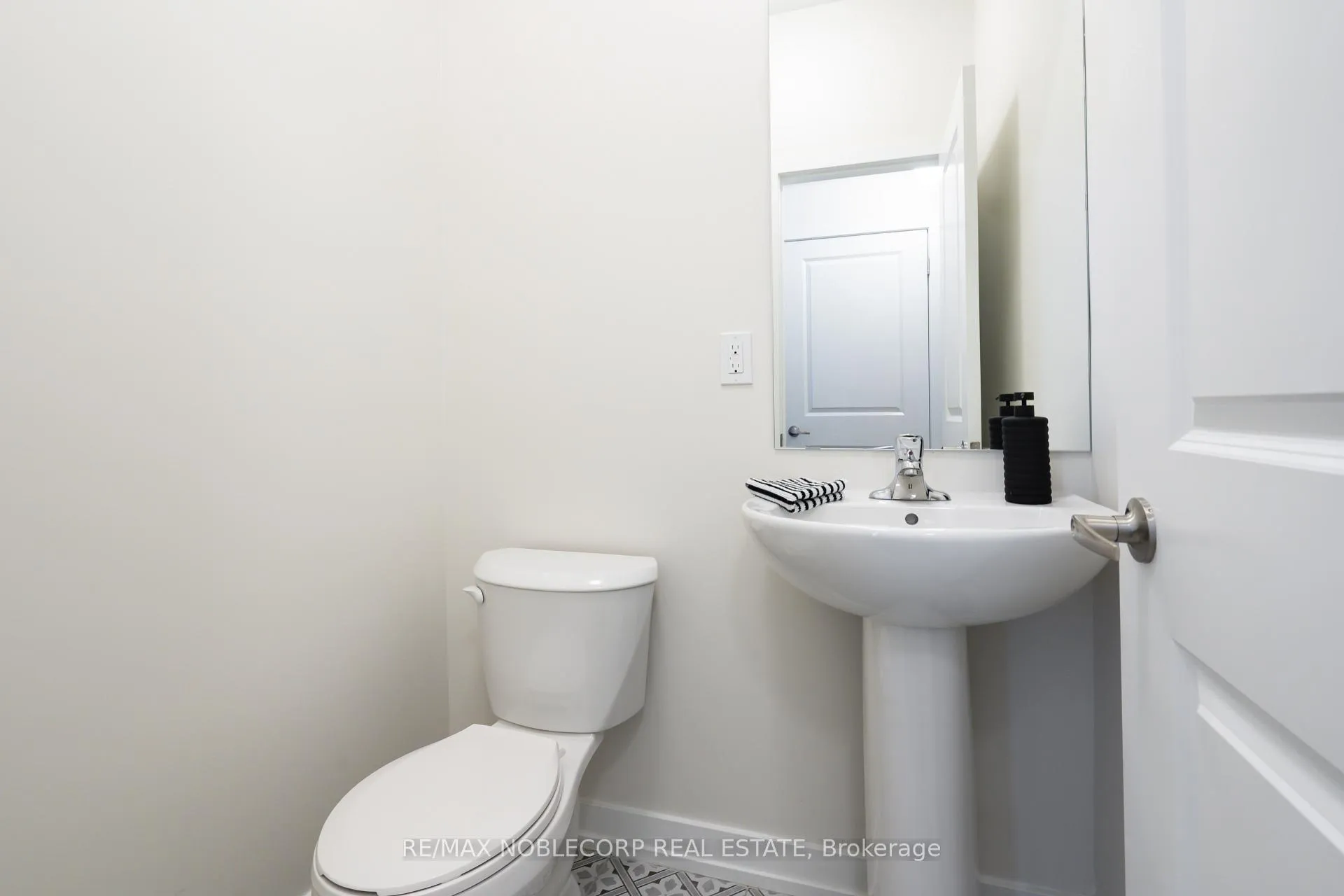 Photo 17 of 34 Singhampton Road, Vaughan, Kleinburg — HOMEH