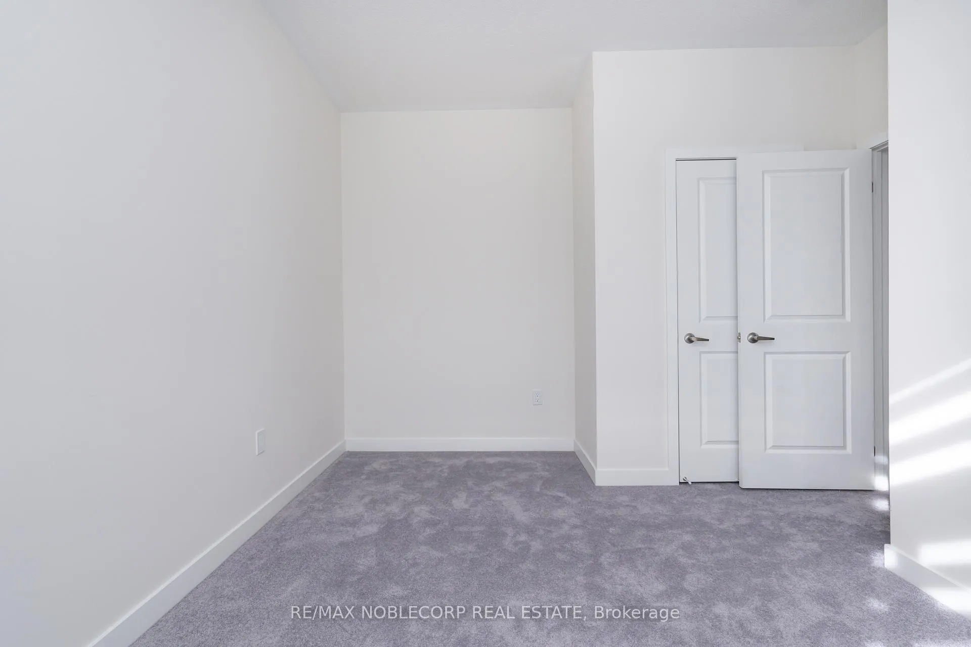 Photo 31 of 34 Singhampton Road, Vaughan, Kleinburg — HOMEH